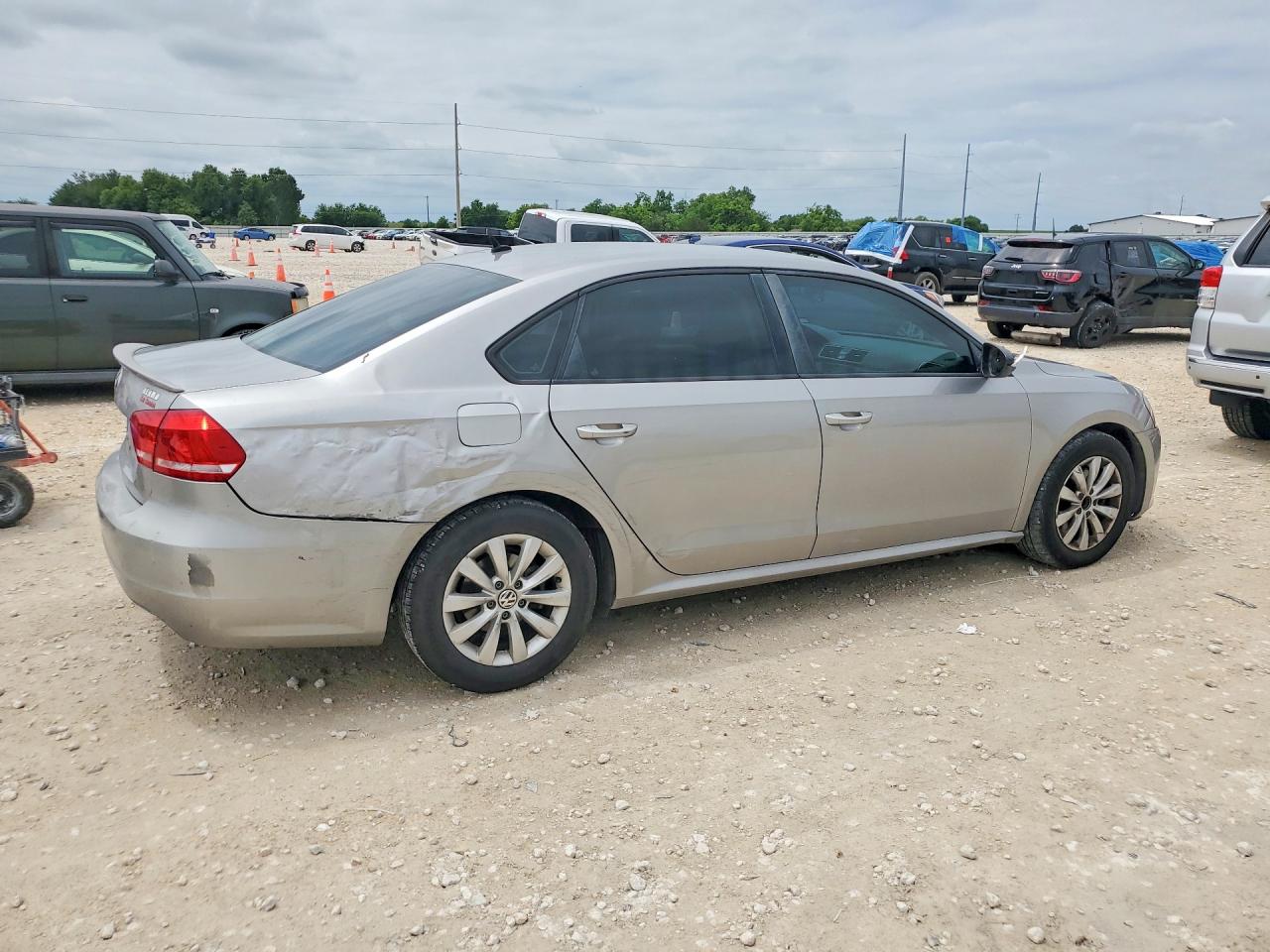2012 Volkswagen Passat S Silver vin: 1VWAH7A39CC066142