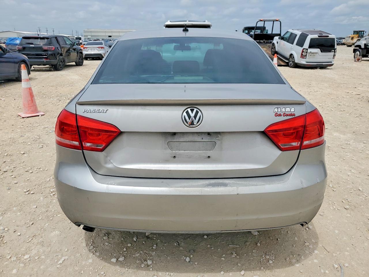 2012 Volkswagen Passat S Silver vin: 1VWAH7A39CC066142