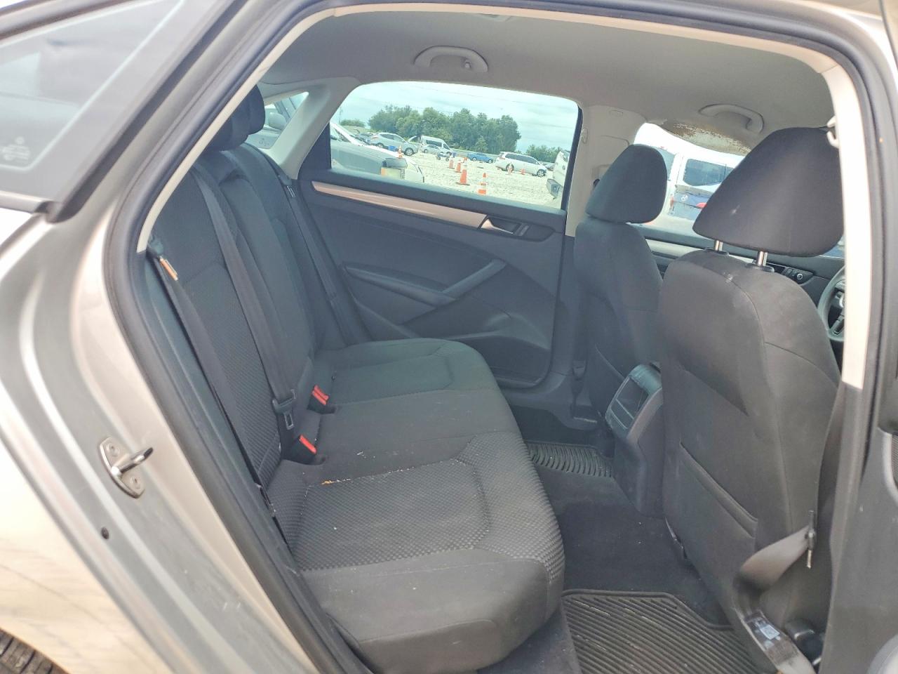 2012 Volkswagen Passat S Silver vin: 1VWAH7A39CC066142