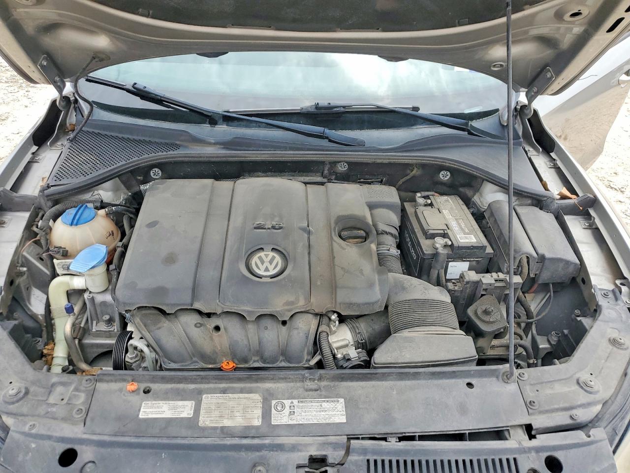 2012 Volkswagen Passat S Silver vin: 1VWAH7A39CC066142
