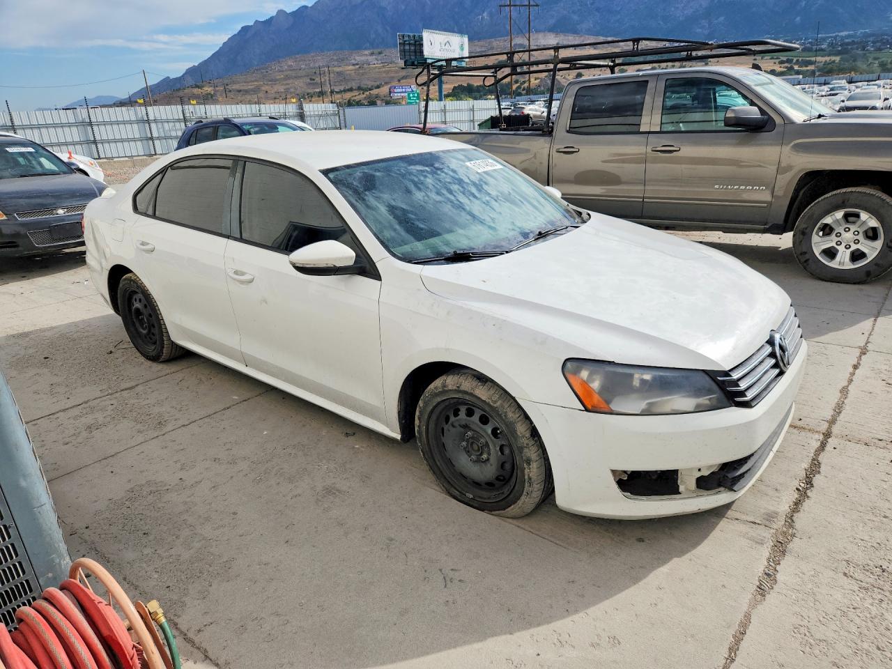 2012 Volkswagen Passat S White vin: 1VWAH7A39CC098525