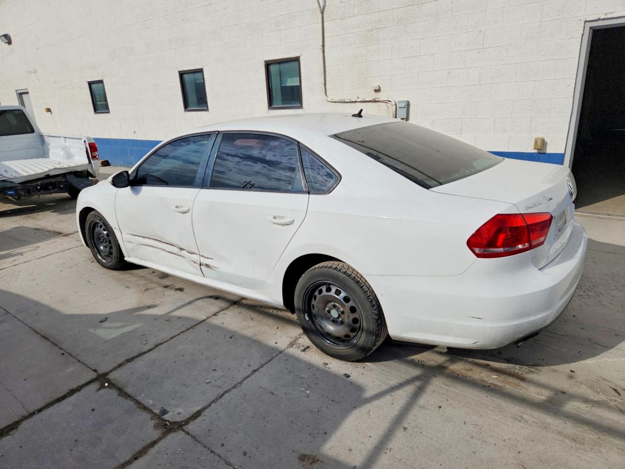 2012 Volkswagen Passat S White vin: 1VWAH7A39CC098525