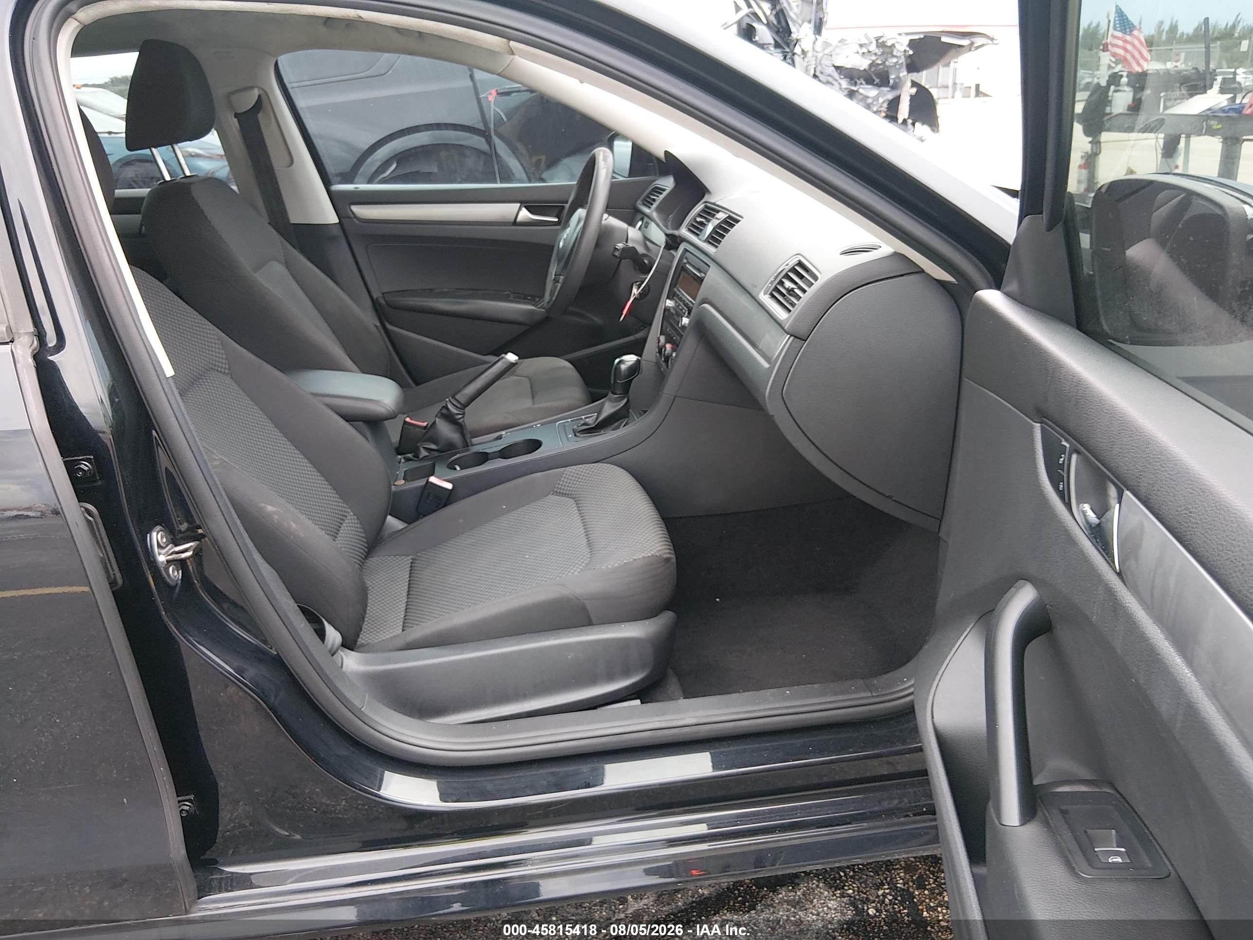 2013 Volkswagen Passat 2.5l S Черный vin: 1VWAH7A39DC007285