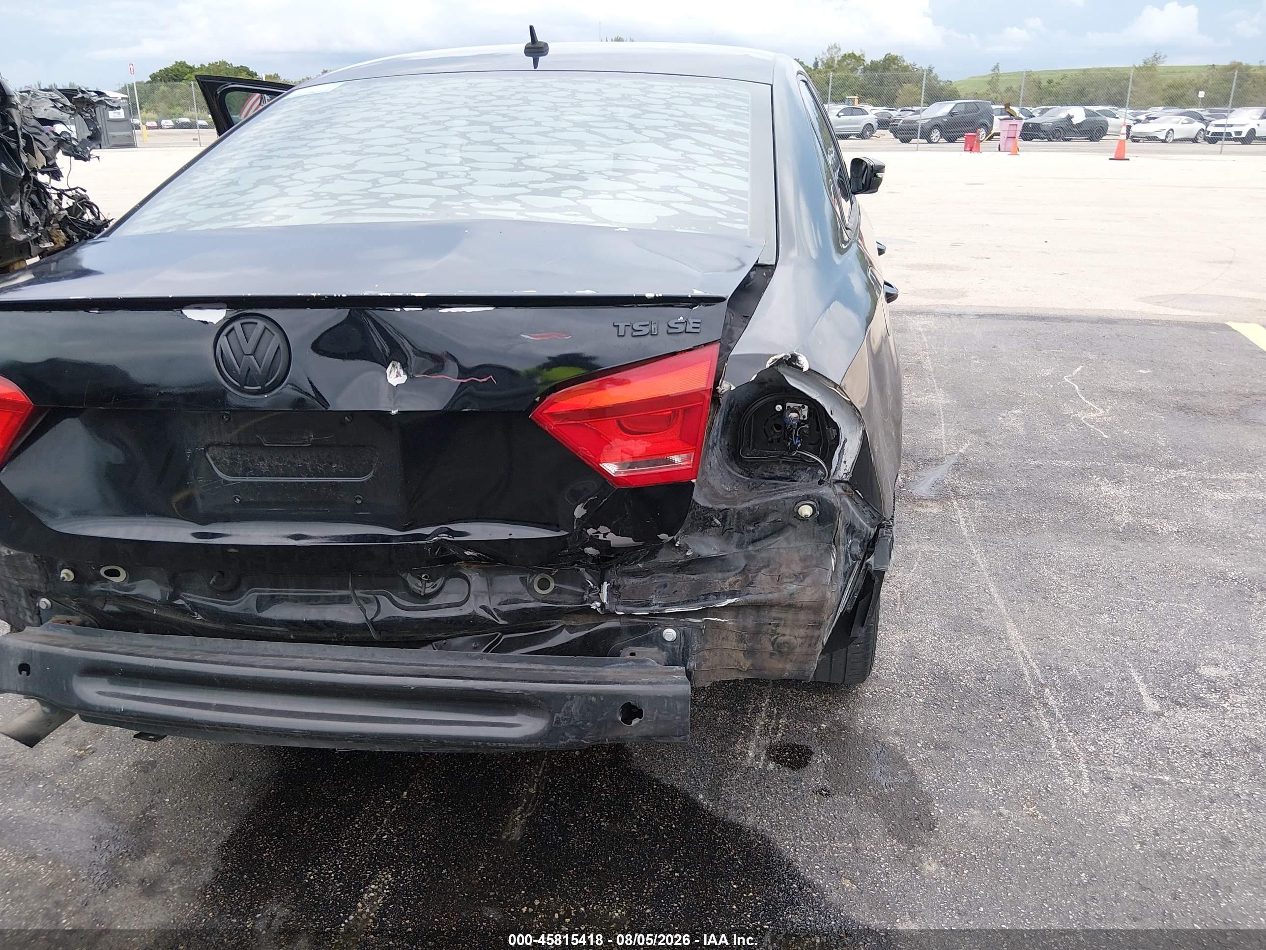 2013 Volkswagen Passat 2.5l S Черный vin: 1VWAH7A39DC007285