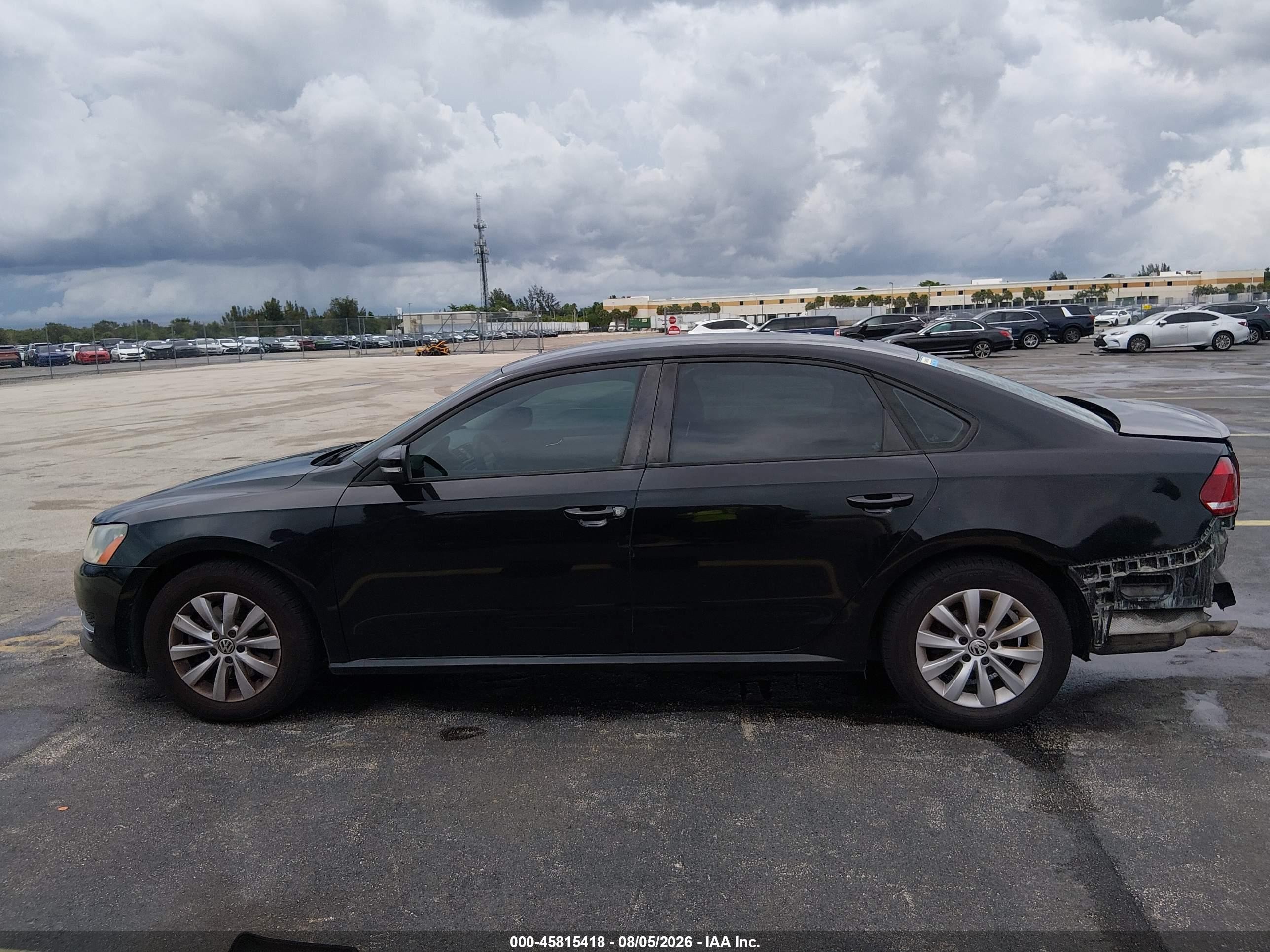 2013 Volkswagen Passat 2.5l S Черный vin: 1VWAH7A39DC007285