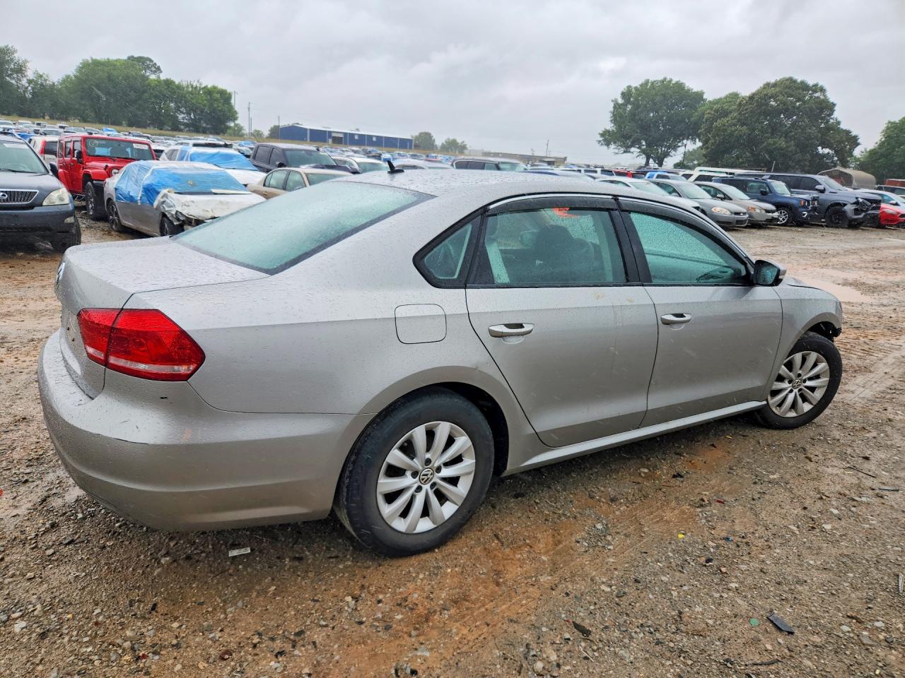 2013 Volkswagen Passat S Серый vin: 1VWAH7A39DC094315