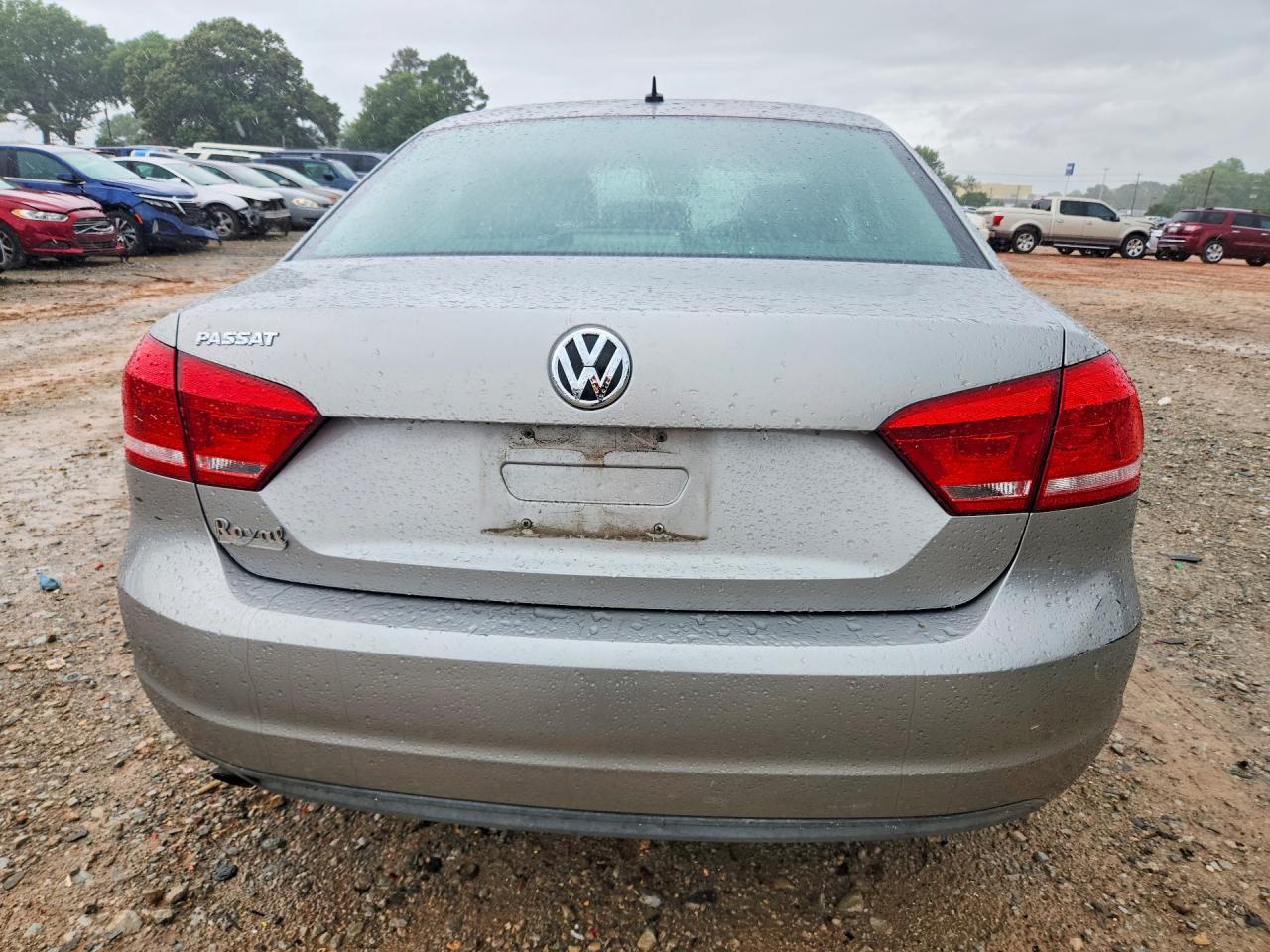 2013 Volkswagen Passat S Серый vin: 1VWAH7A39DC094315