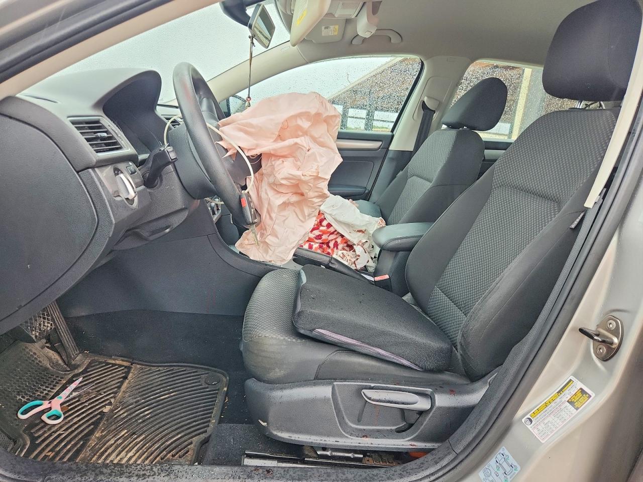 2013 Volkswagen Passat S Серый vin: 1VWAH7A39DC094315