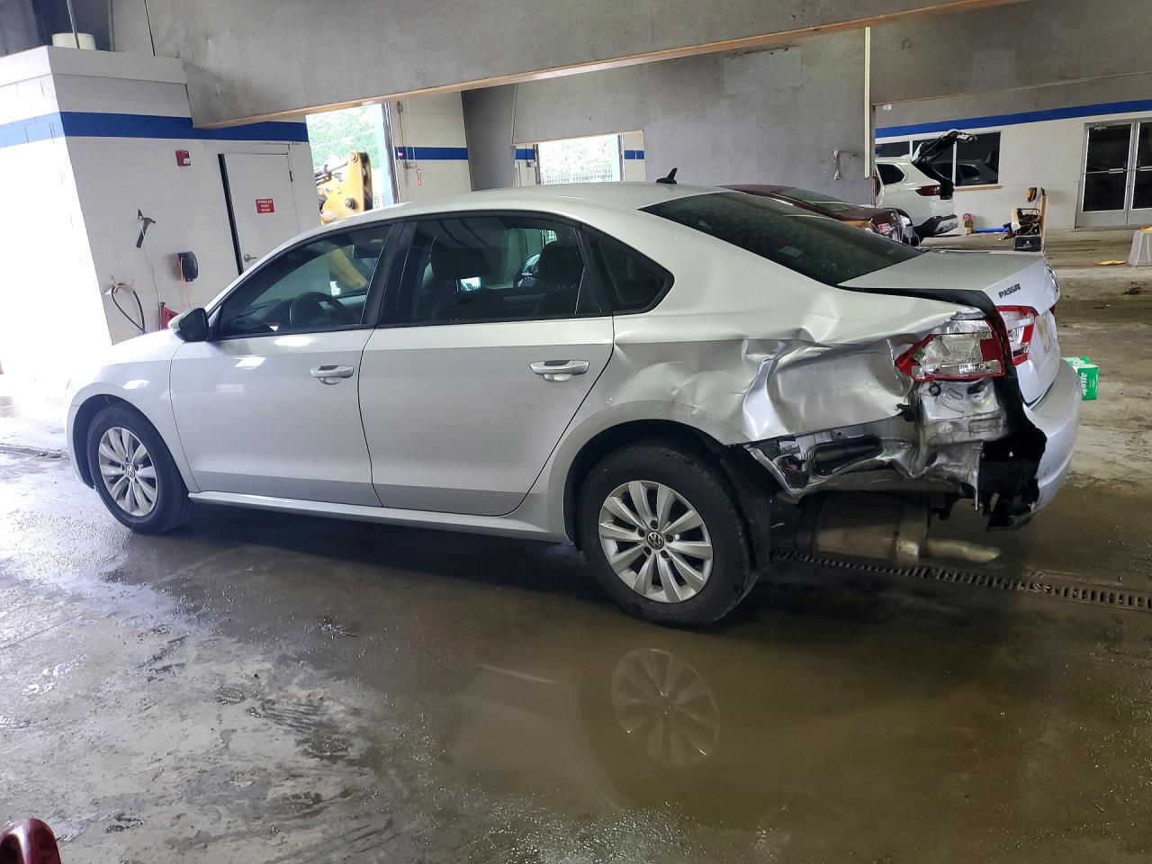 2012 Volkswagen Passat S Серебряный vin: 1VWAH7A3XCC027561