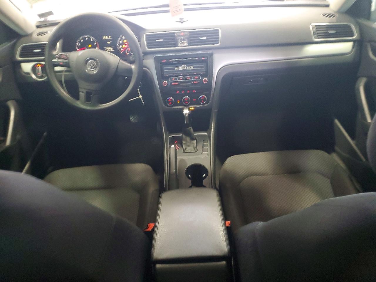 2012 Volkswagen Passat S Серебряный vin: 1VWAH7A3XCC027561