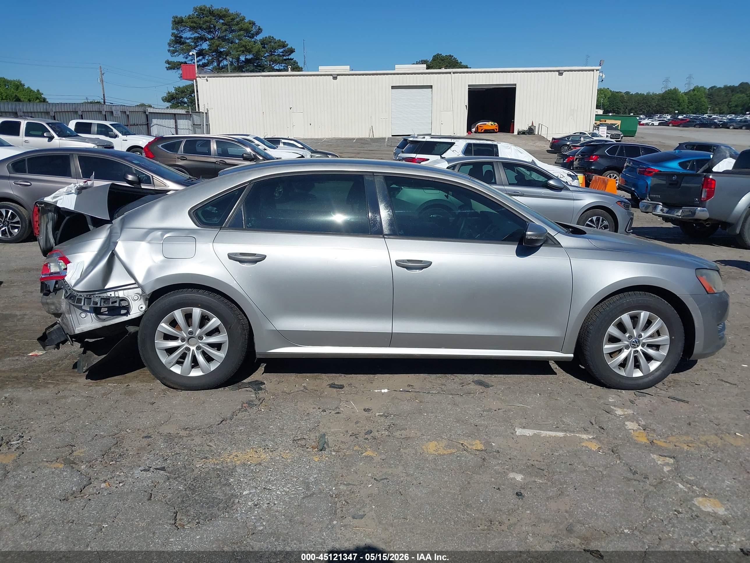 2012 Volkswagen Passat 2.5l S Серебряный vin: 1VWAH7A3XCC089249