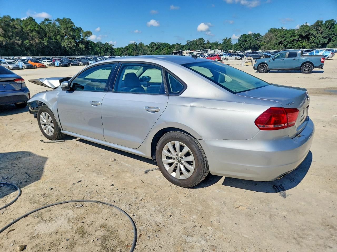 2013 Volkswagen Passat S Серебряный vin: 1VWAH7A3XDC043129