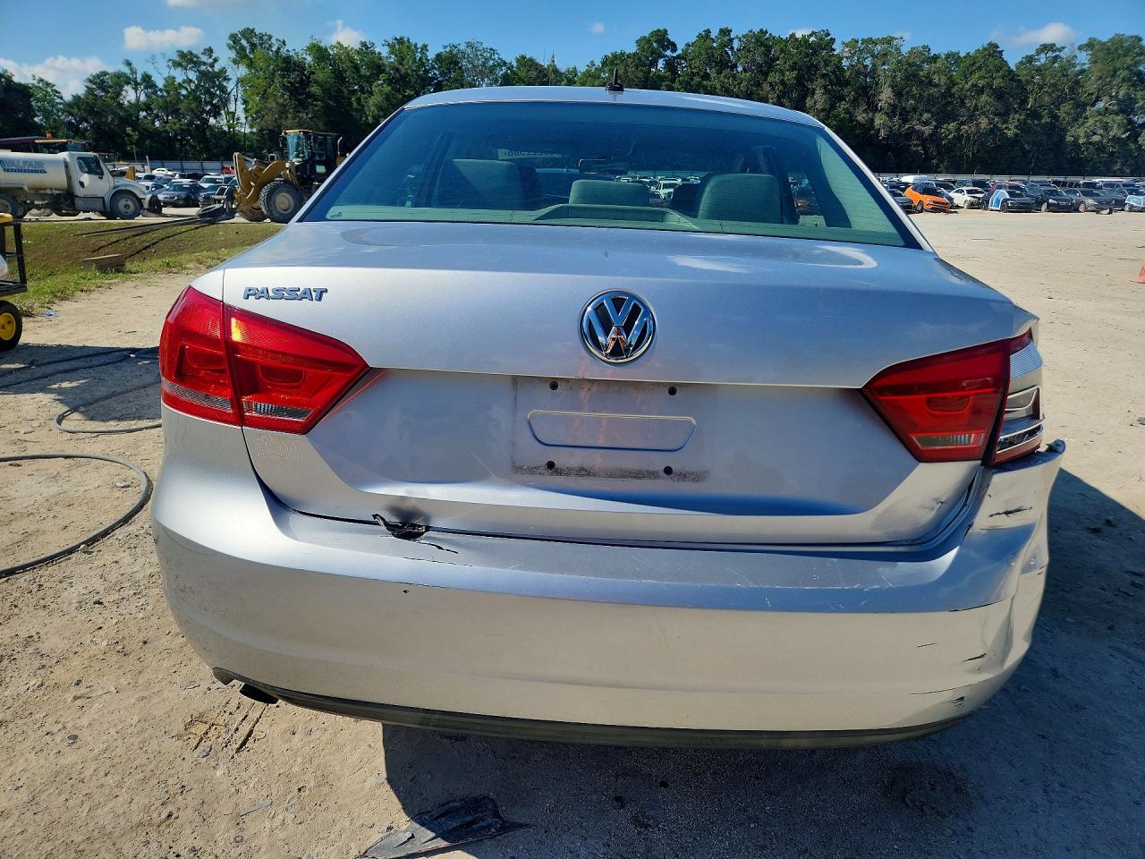 2013 Volkswagen Passat S Серебряный vin: 1VWAH7A3XDC043129