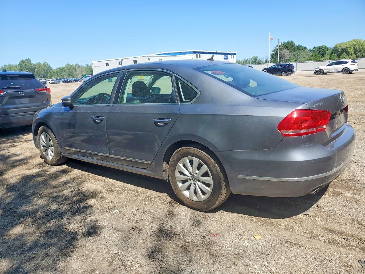 2015 Volkswagen Passat S Серый vin: 1VWAN7A33EC040406