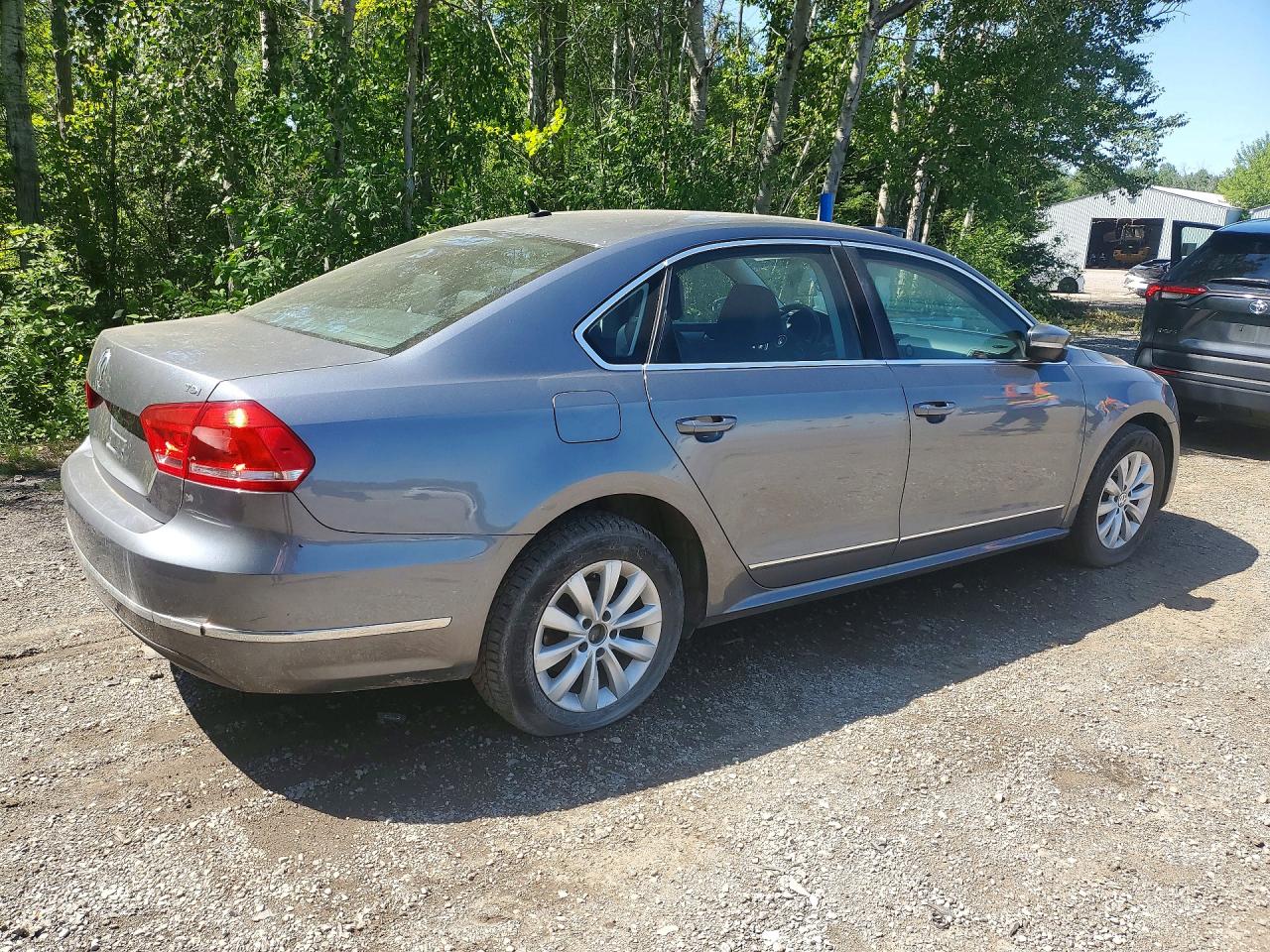 2015 Volkswagen Passat S Серый vin: 1VWAN7A33EC040406