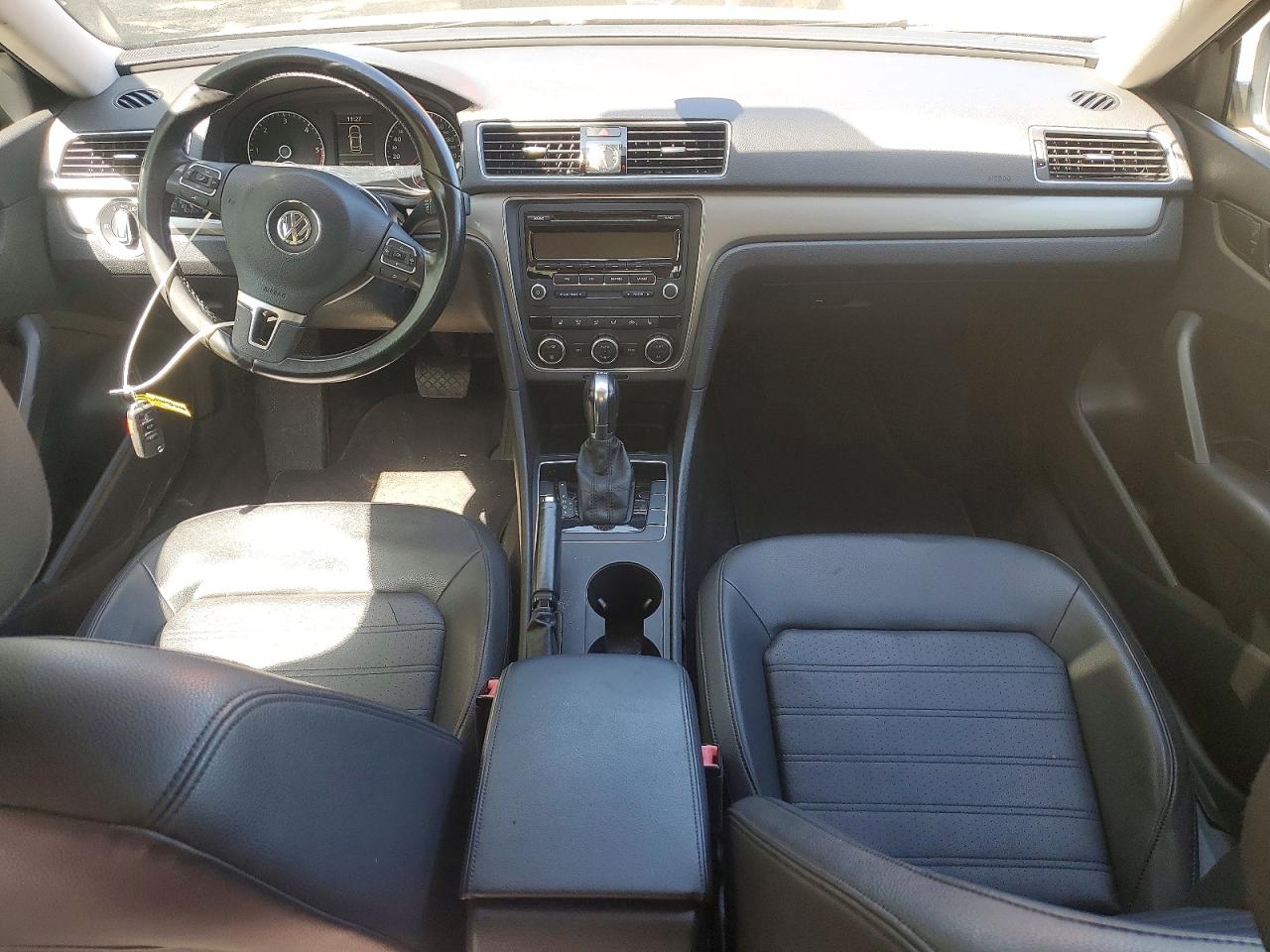 2015 Volkswagen Passat S Серый vin: 1VWAN7A33EC040406