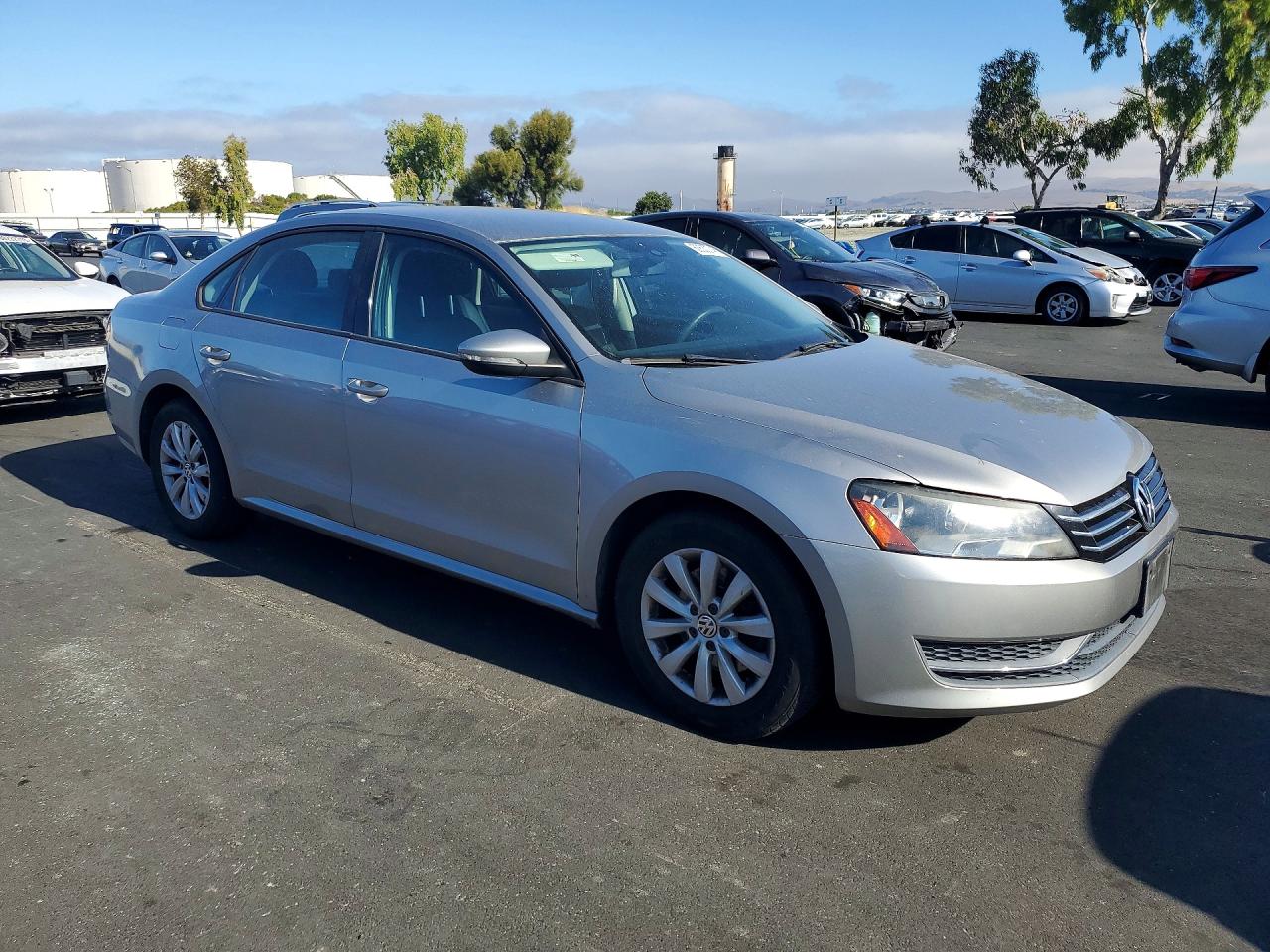 2012 Volkswagen Passat S Silver vin: 1VWAP7A30CC014837
