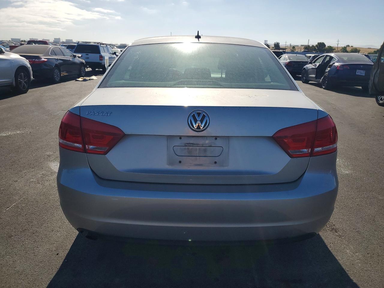 2012 Volkswagen Passat S Silver vin: 1VWAP7A30CC014837