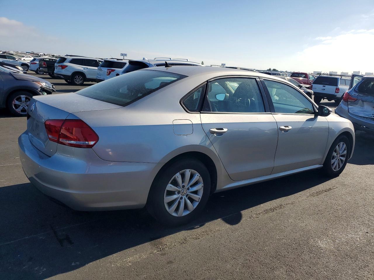 2012 Volkswagen Passat S Silver vin: 1VWAP7A30CC014837