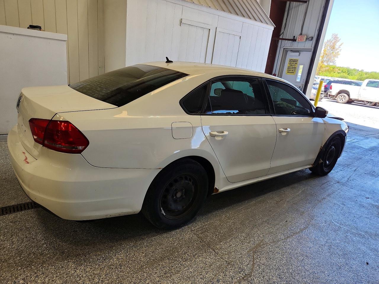 2013 Volkswagen Passat S White vin: 1VWAP7A30DC003242