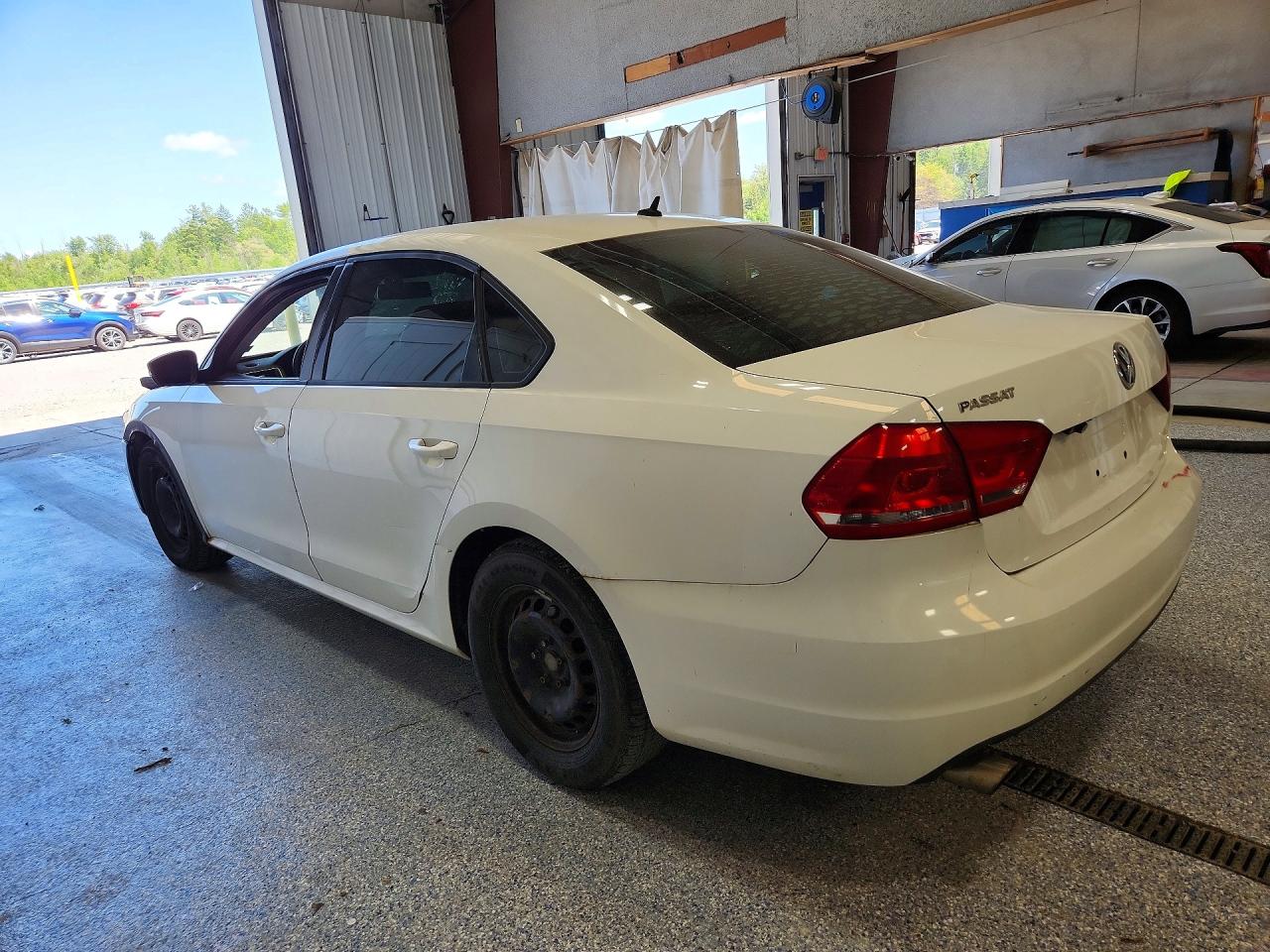 2013 Volkswagen Passat S White vin: 1VWAP7A30DC003242