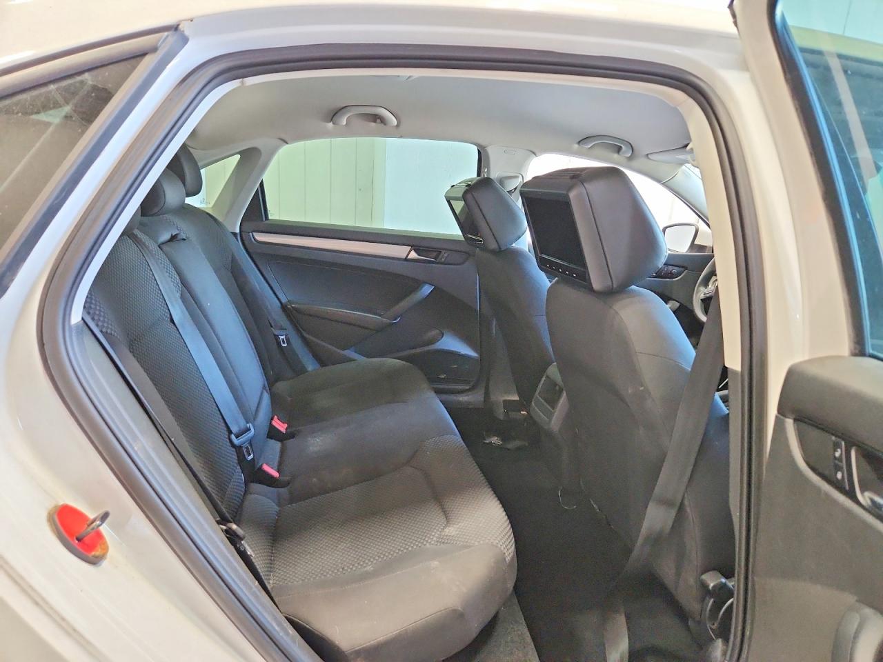 2013 Volkswagen Passat S White vin: 1VWAP7A30DC003242
