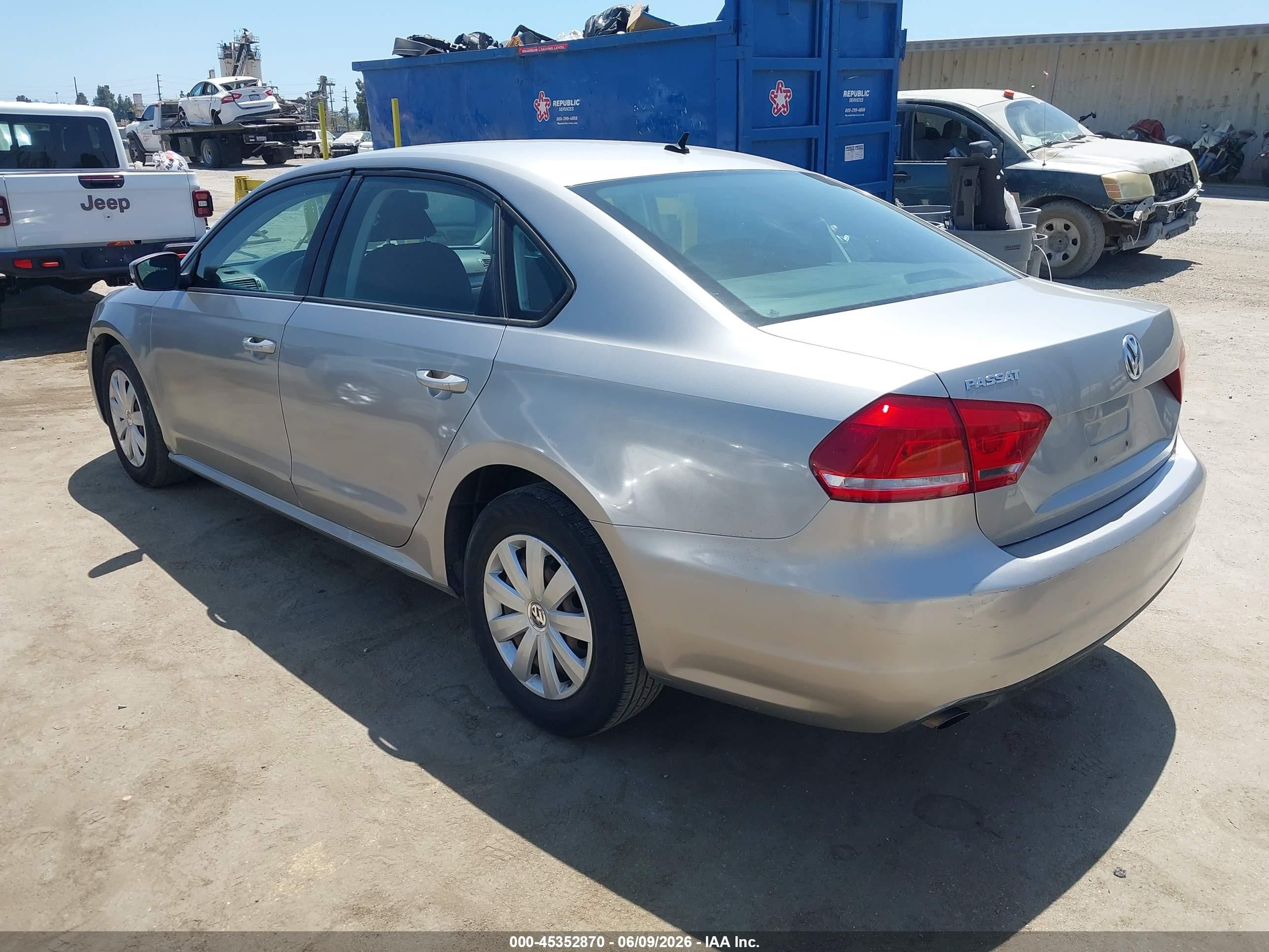 2013 Volkswagen Passat 2.5l S Silver vin: 1VWAP7A30DC020803