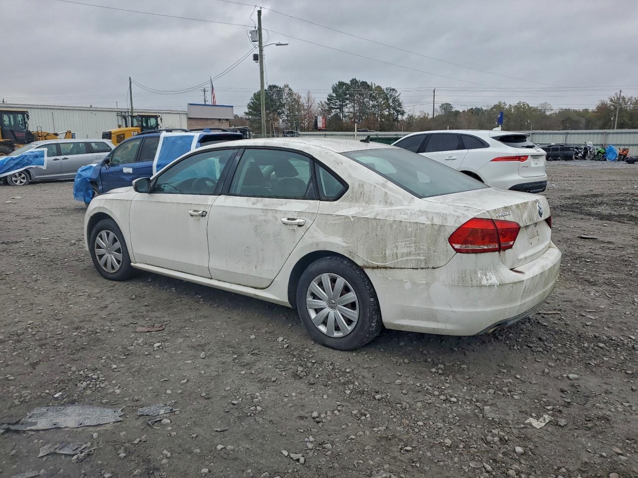 2013 Volkswagen Passat S White vin: 1VWAP7A30DC053140