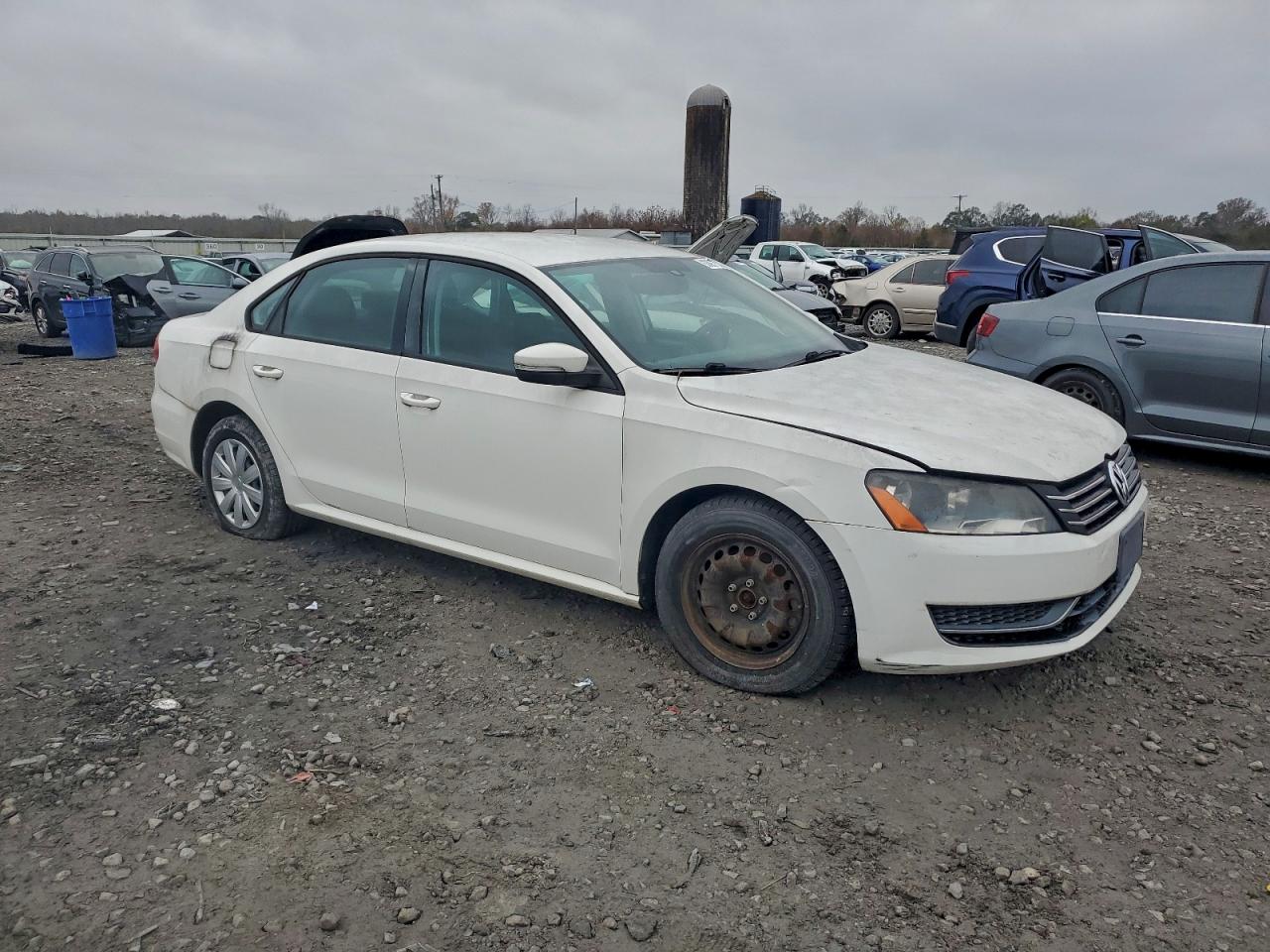 2013 Volkswagen Passat S White vin: 1VWAP7A30DC053140