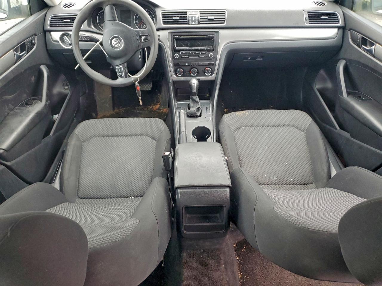 2013 Volkswagen Passat S White vin: 1VWAP7A30DC053140