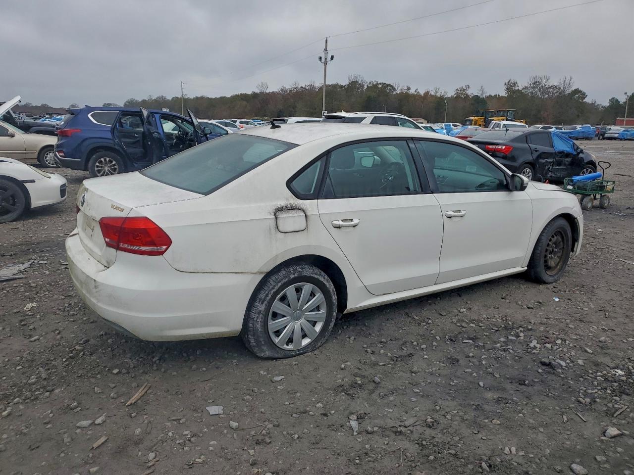 2013 Volkswagen Passat S White vin: 1VWAP7A30DC053140