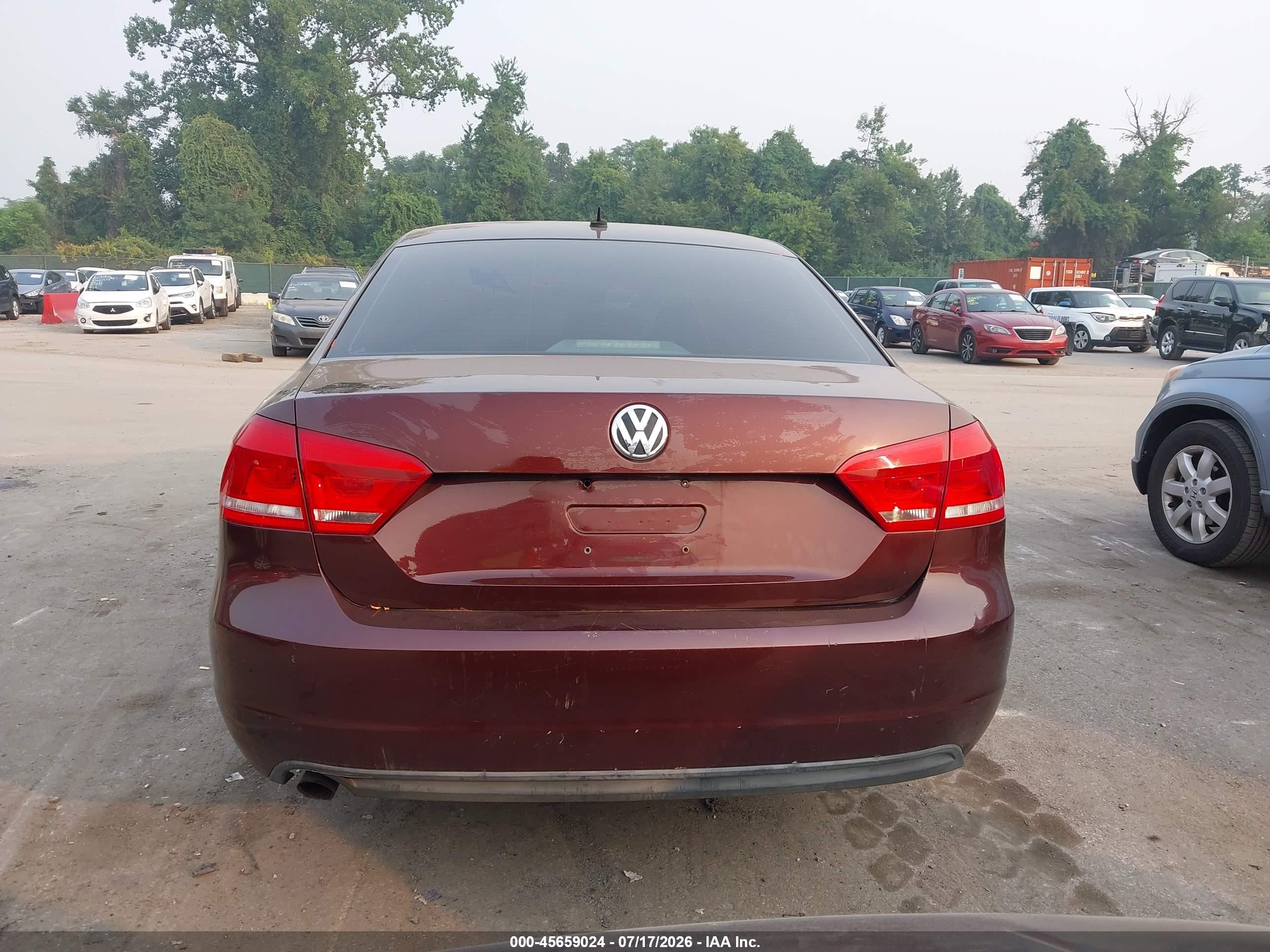 2013 Volkswagen Passat 2.5l S Burgundy vin: 1VWAP7A30DC056071