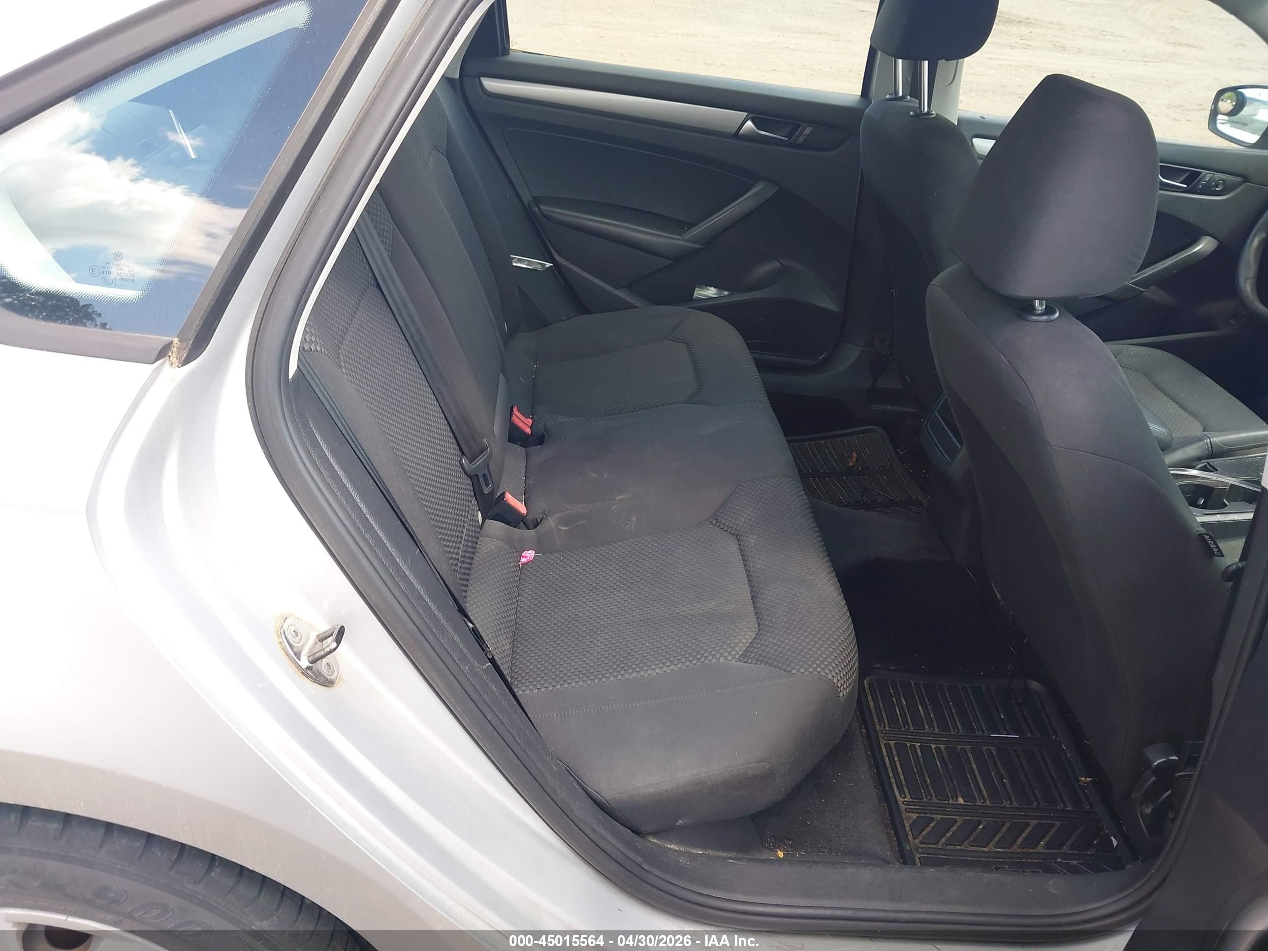 2013 Volkswagen Passat 2.5l S Silver vin: 1VWAP7A30DC072576
