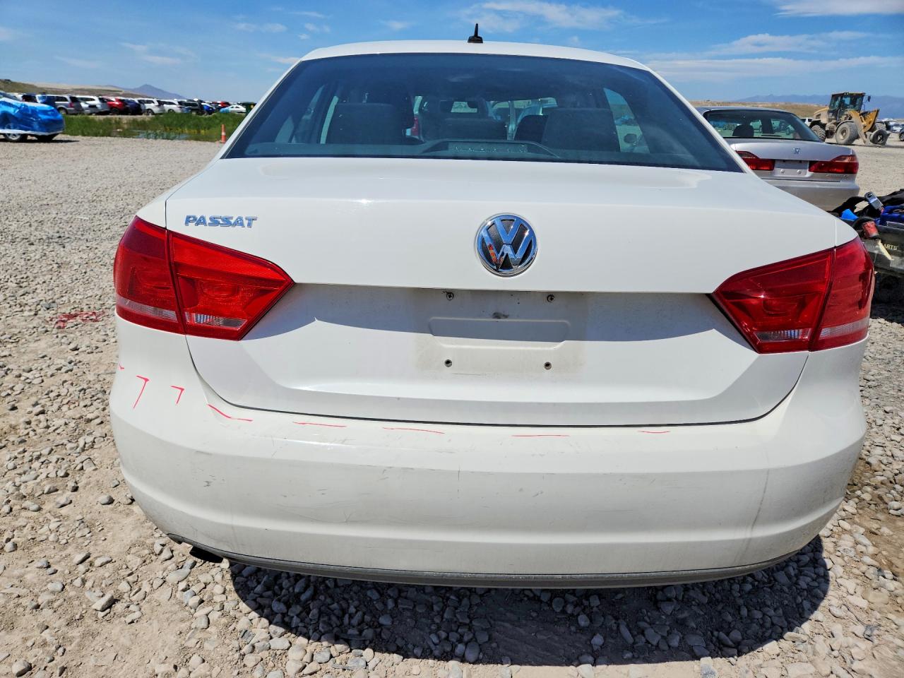 2013 Volkswagen Passat S White vin: 1VWAP7A30DC085084