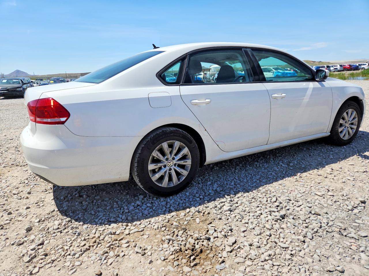 2013 Volkswagen Passat S White vin: 1VWAP7A30DC085084