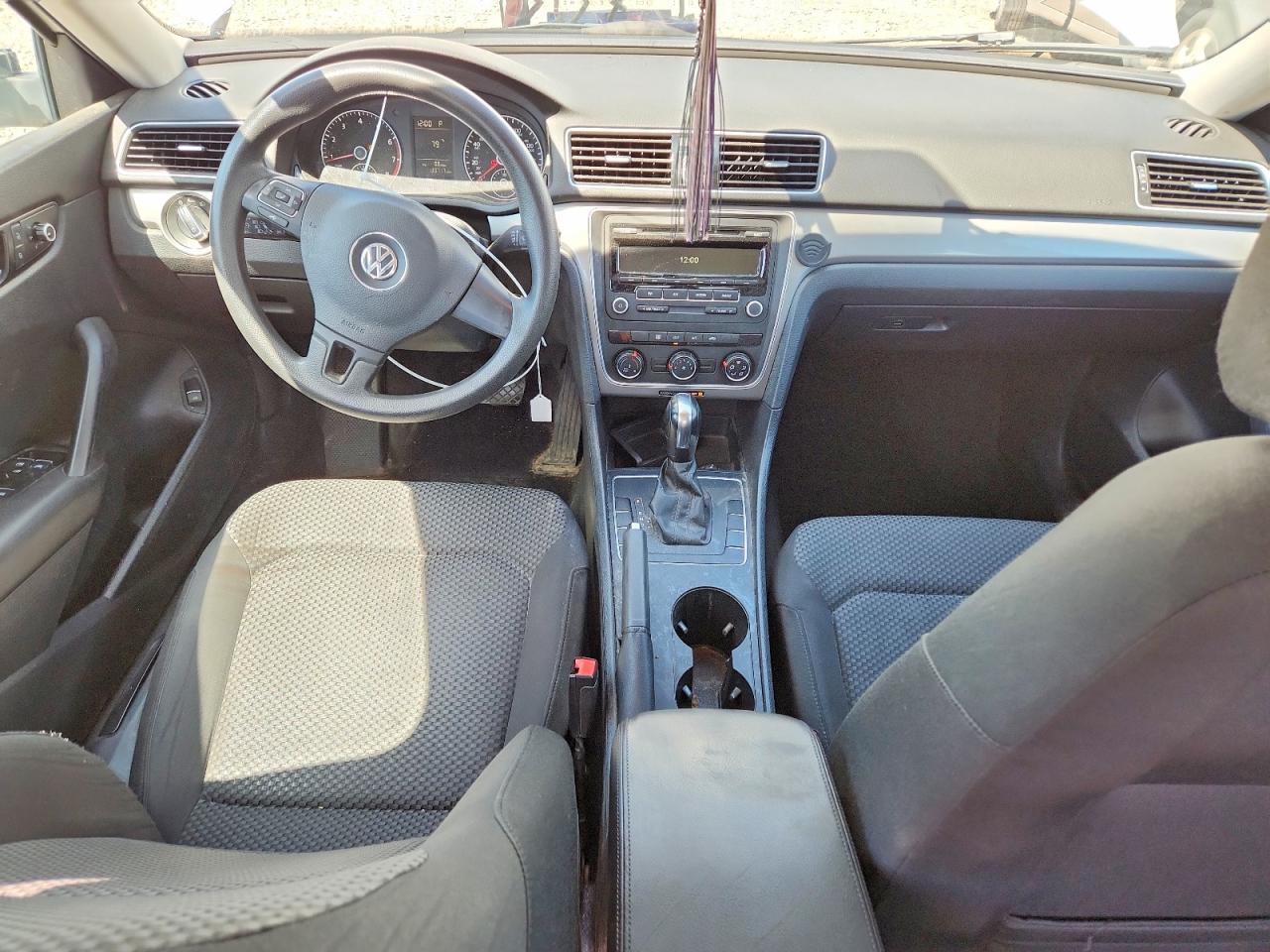 2013 Volkswagen Passat S White vin: 1VWAP7A30DC085084