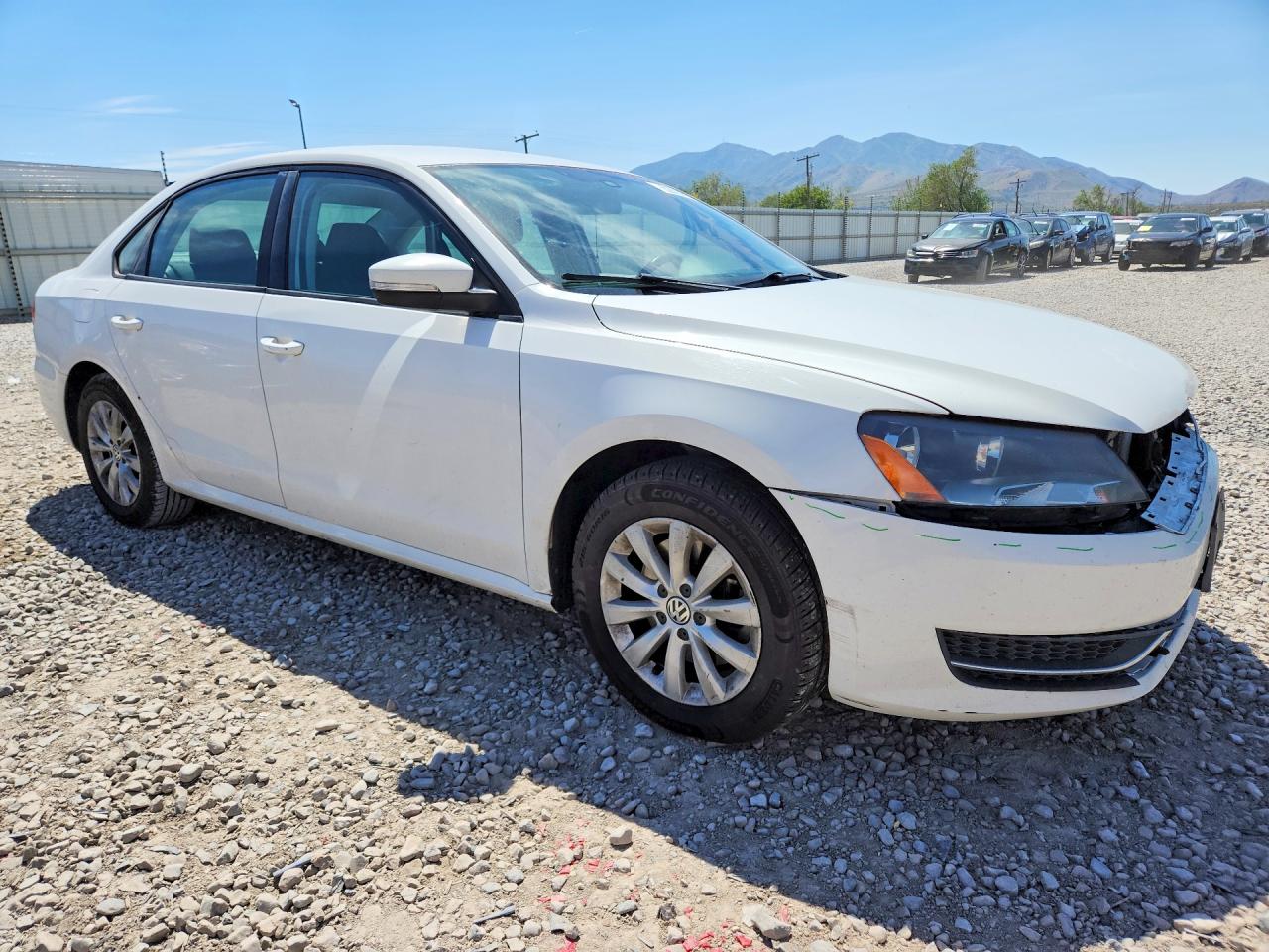 2013 Volkswagen Passat S White vin: 1VWAP7A30DC085084