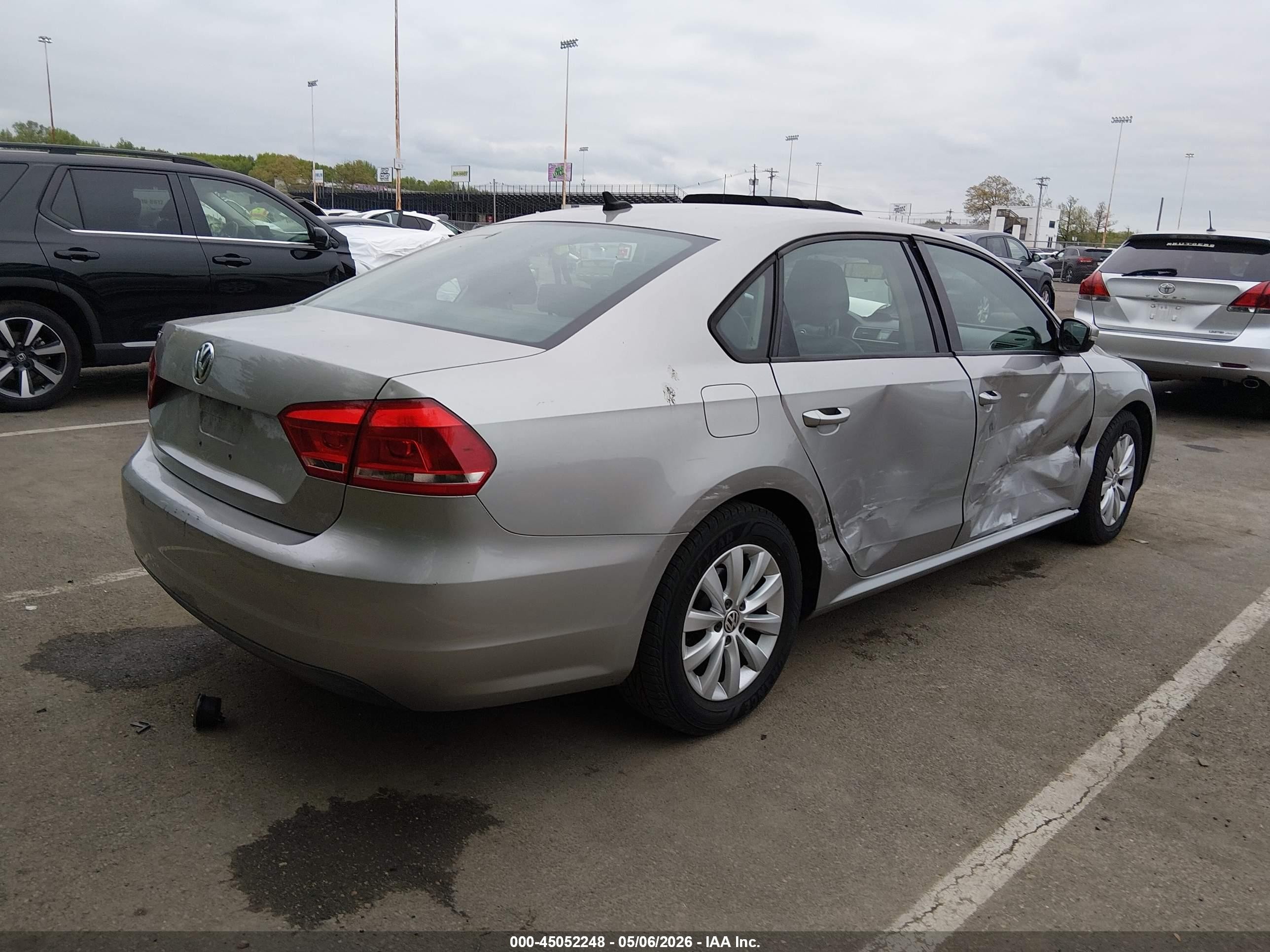 2014 Volkswagen Passat 2.5l Wolfsburg Edition Silver vin: 1VWAP7A30EC005459