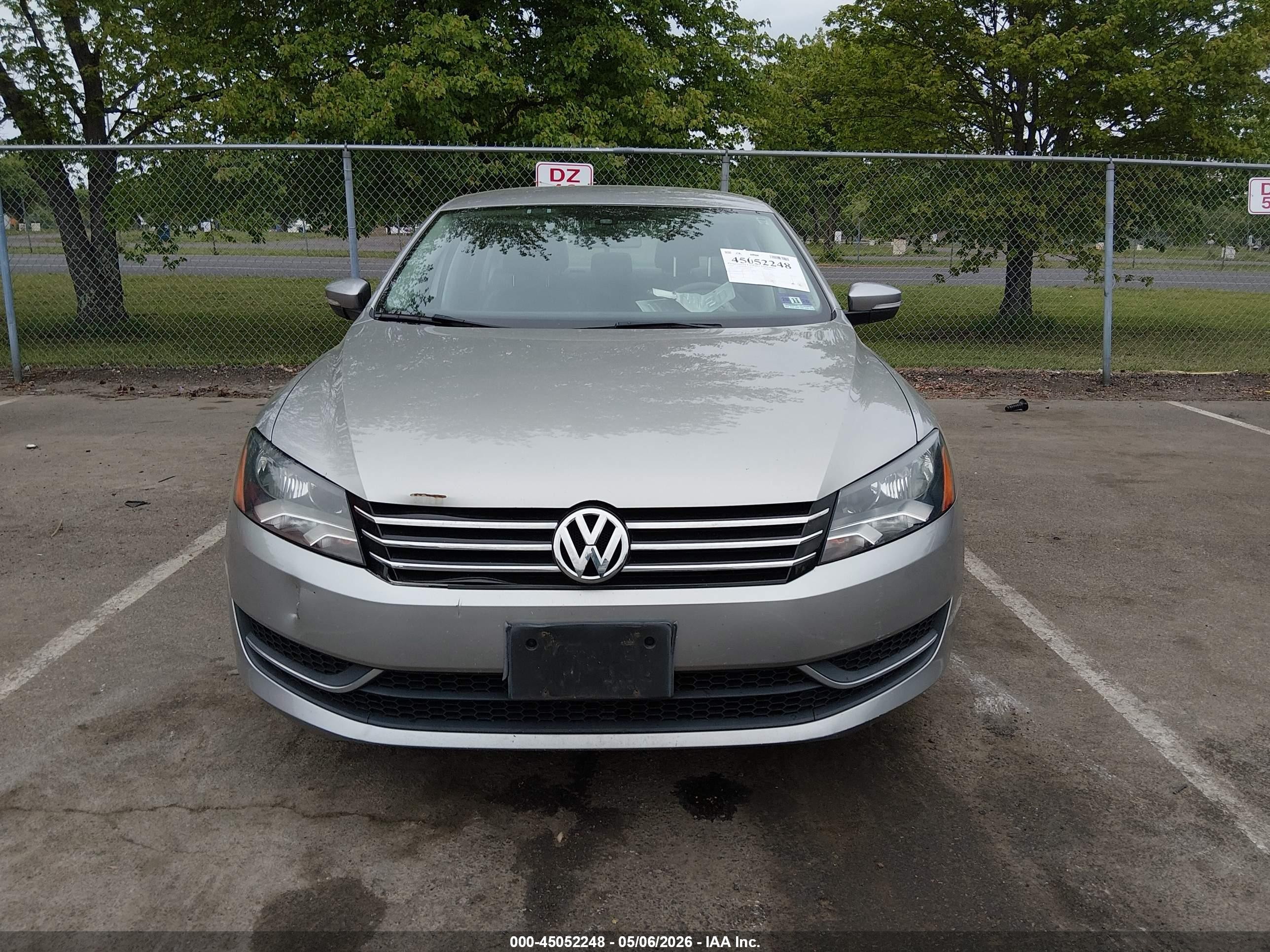 2014 Volkswagen Passat 2.5l Wolfsburg Edition Silver vin: 1VWAP7A30EC005459