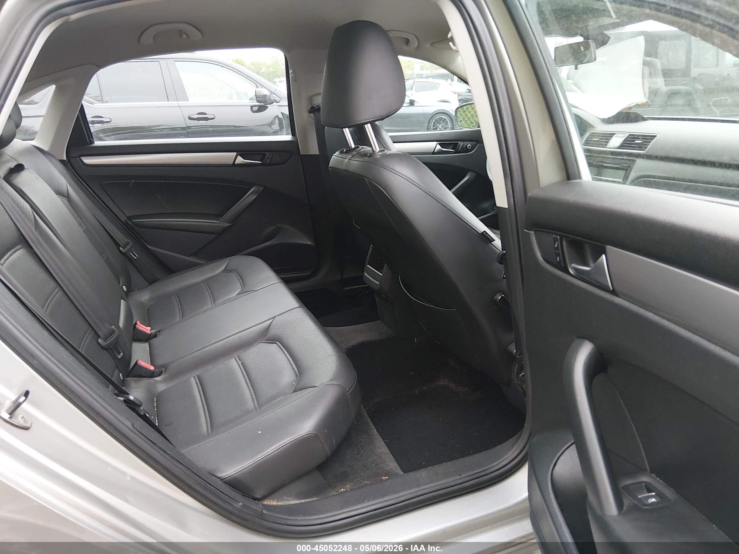 2014 Volkswagen Passat 2.5l Wolfsburg Edition Silver vin: 1VWAP7A30EC005459