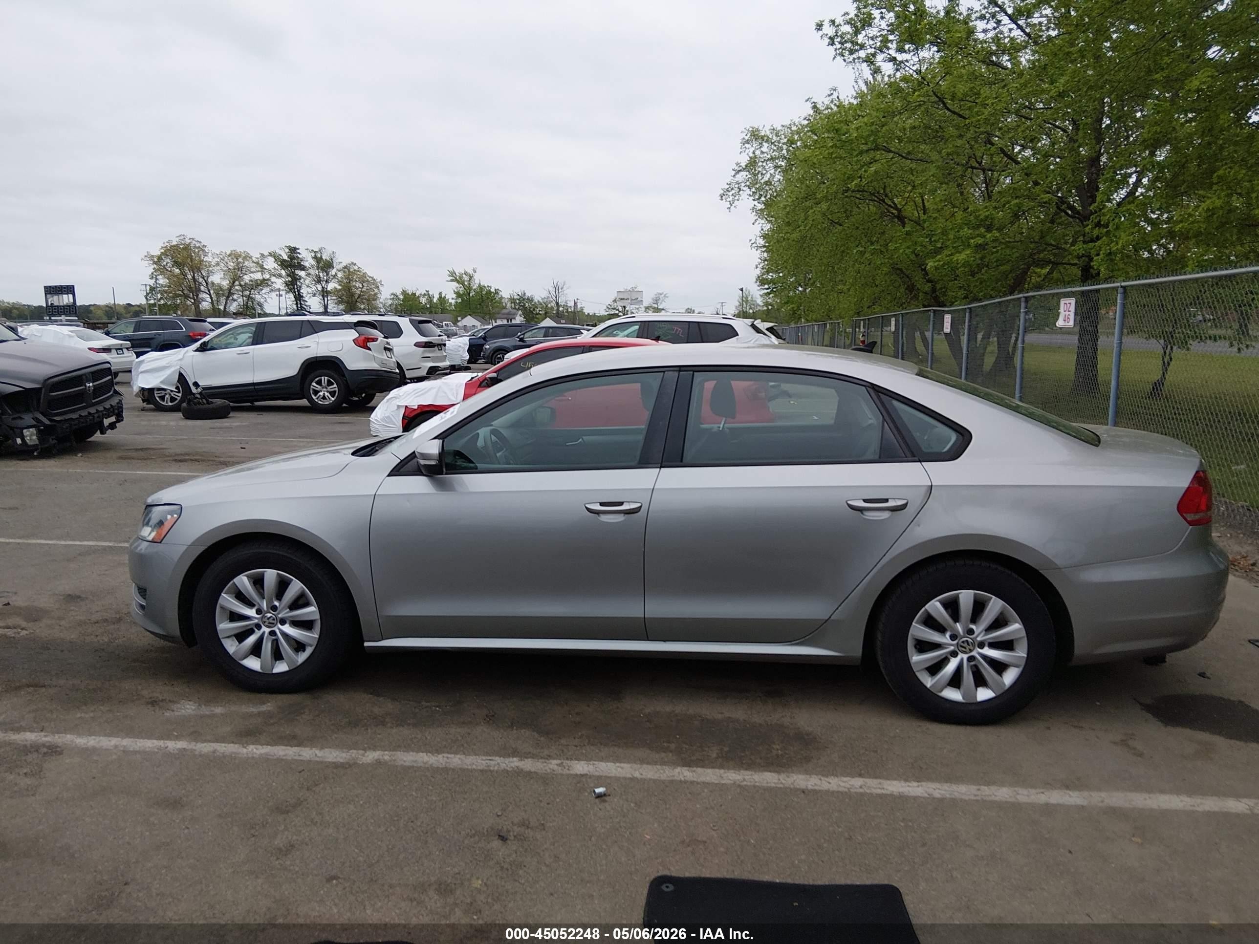 2014 Volkswagen Passat 2.5l Wolfsburg Edition Silver vin: 1VWAP7A30EC005459