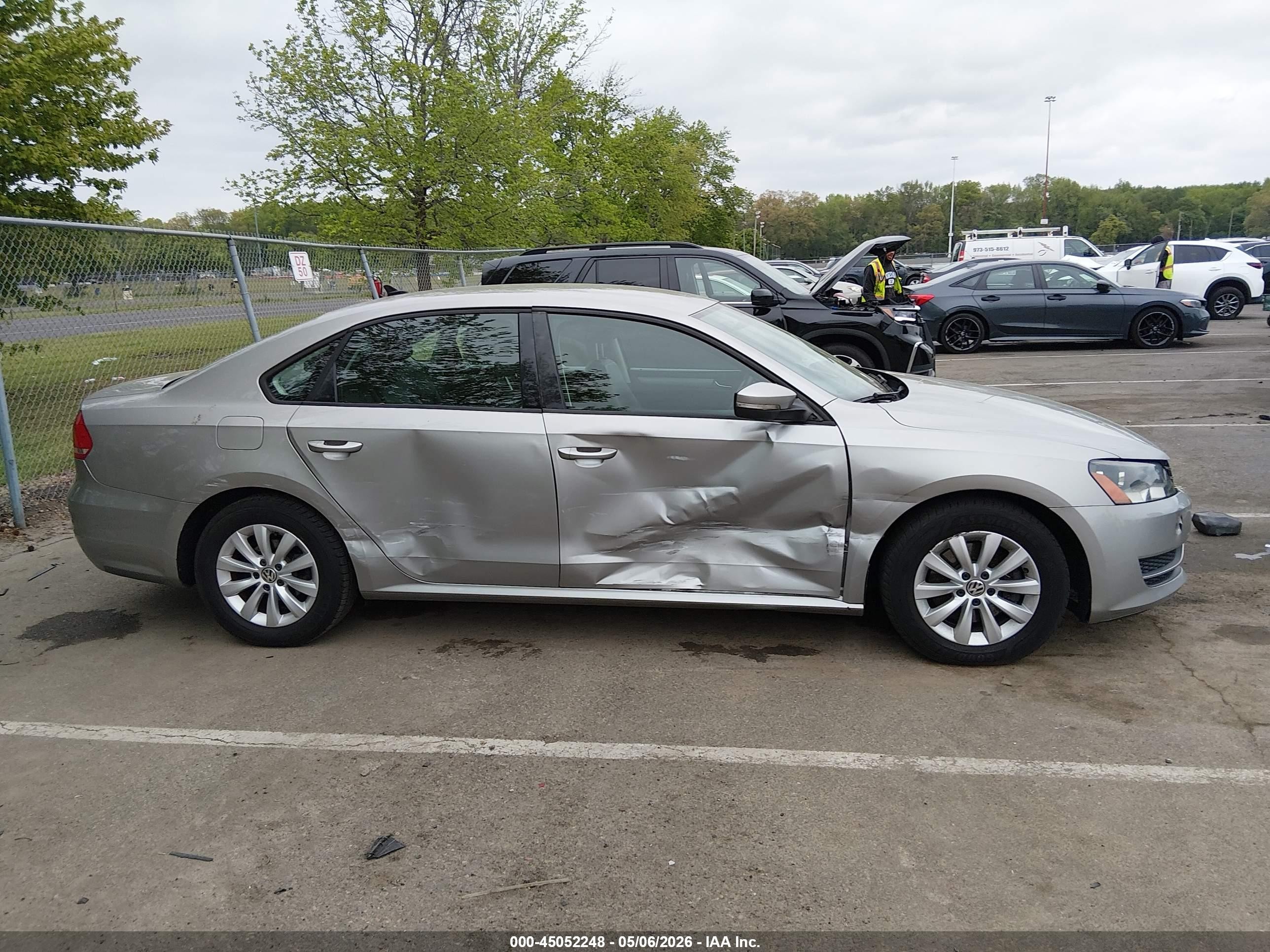 2014 Volkswagen Passat 2.5l Wolfsburg Edition Silver vin: 1VWAP7A30EC005459