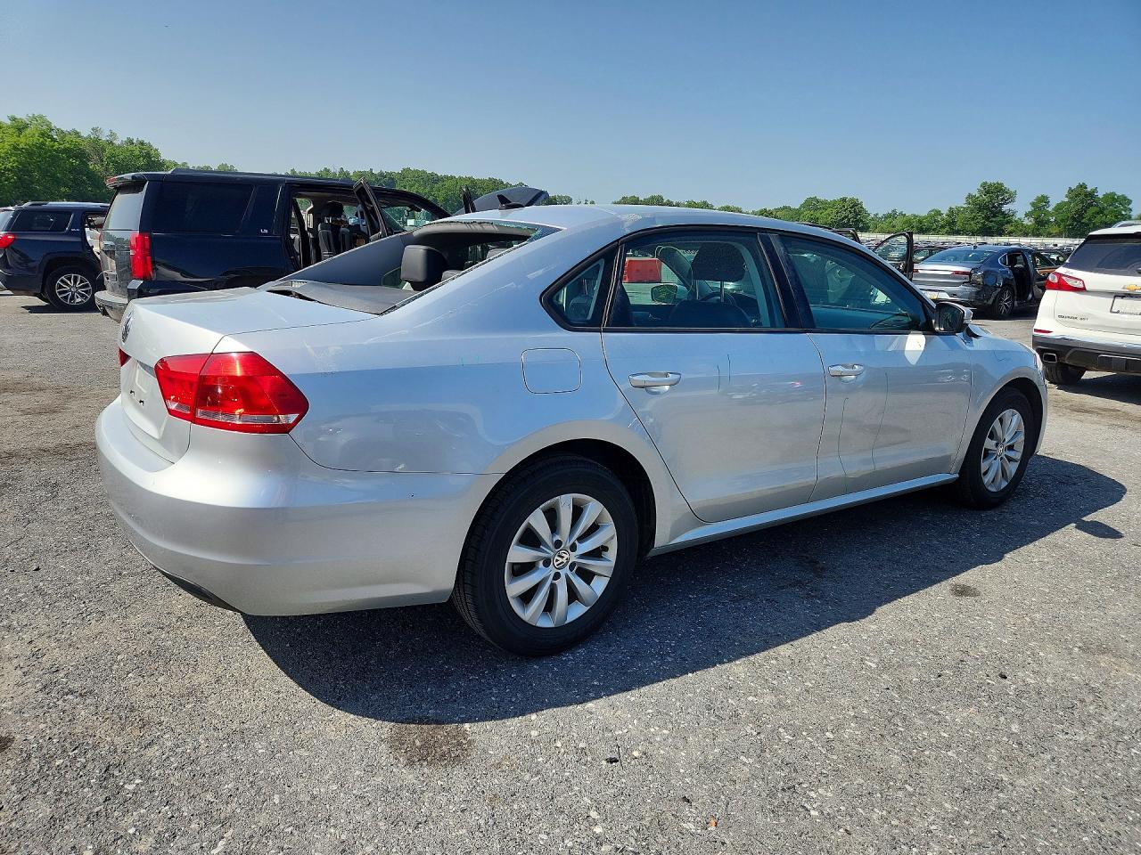 2014 Volkswagen Passat S Silver vin: 1VWAP7A30EC007812