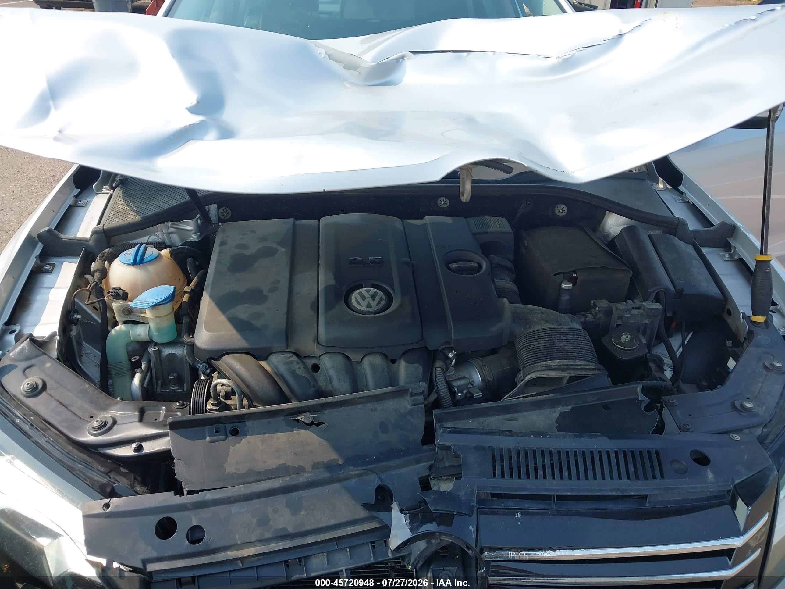 2014 Volkswagen Passat 2.5l S Silver vin: 1VWAP7A30EC009950