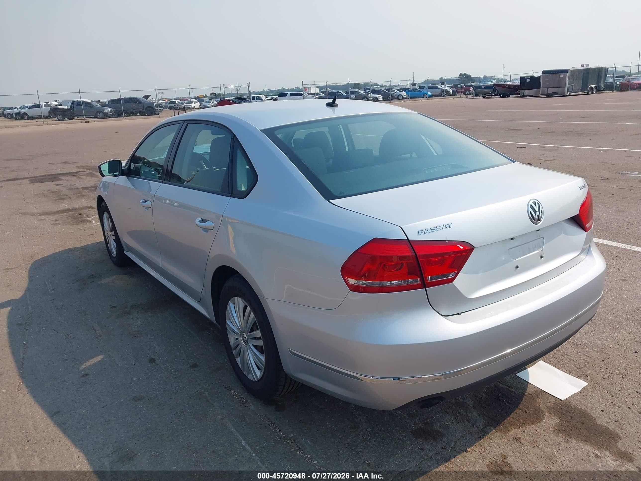 2014 Volkswagen Passat 2.5l S Silver vin: 1VWAP7A30EC009950