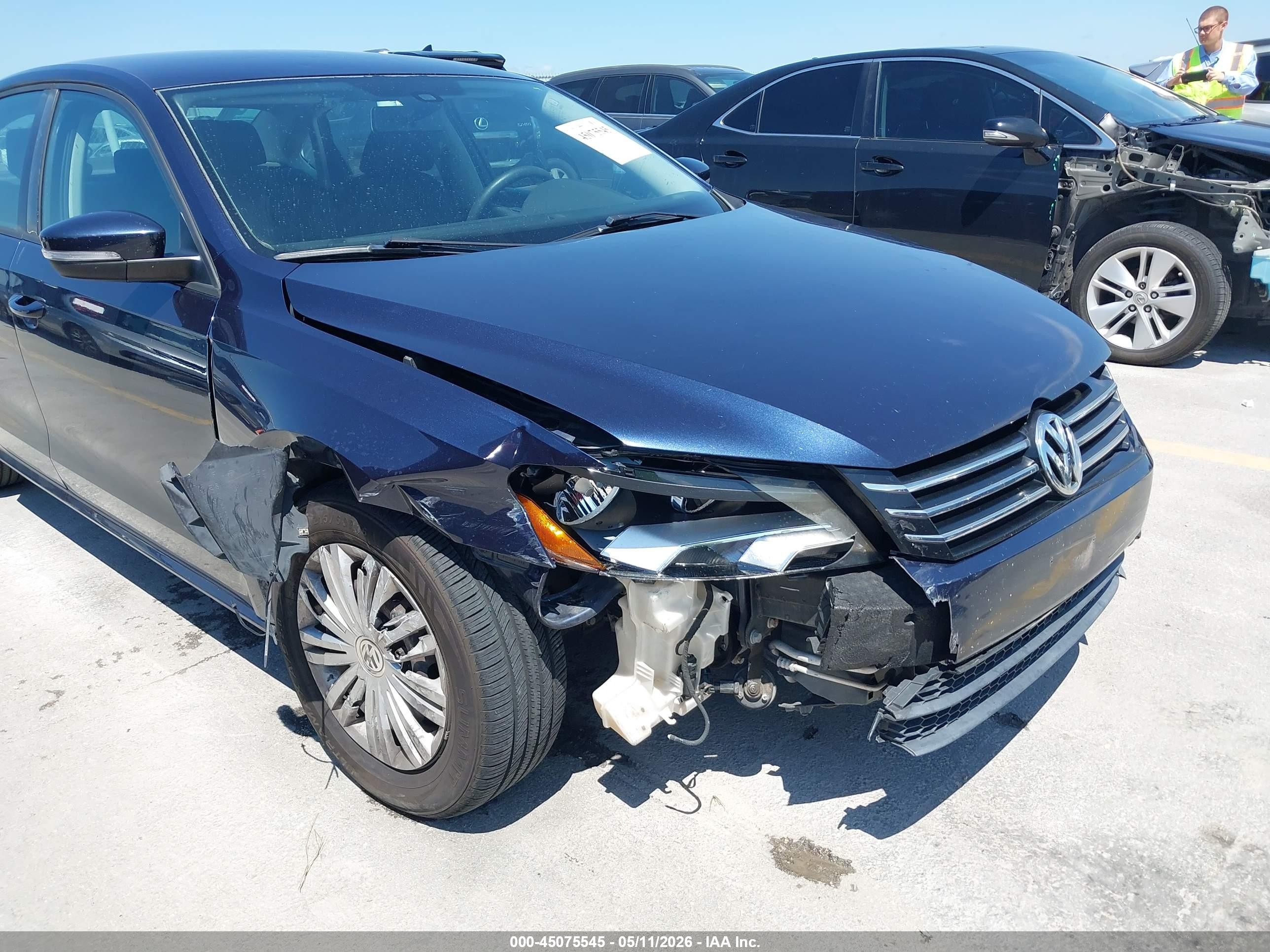 2014 Volkswagen Passat 2.5l S Dark Blue vin: 1VWAP7A30EC012315