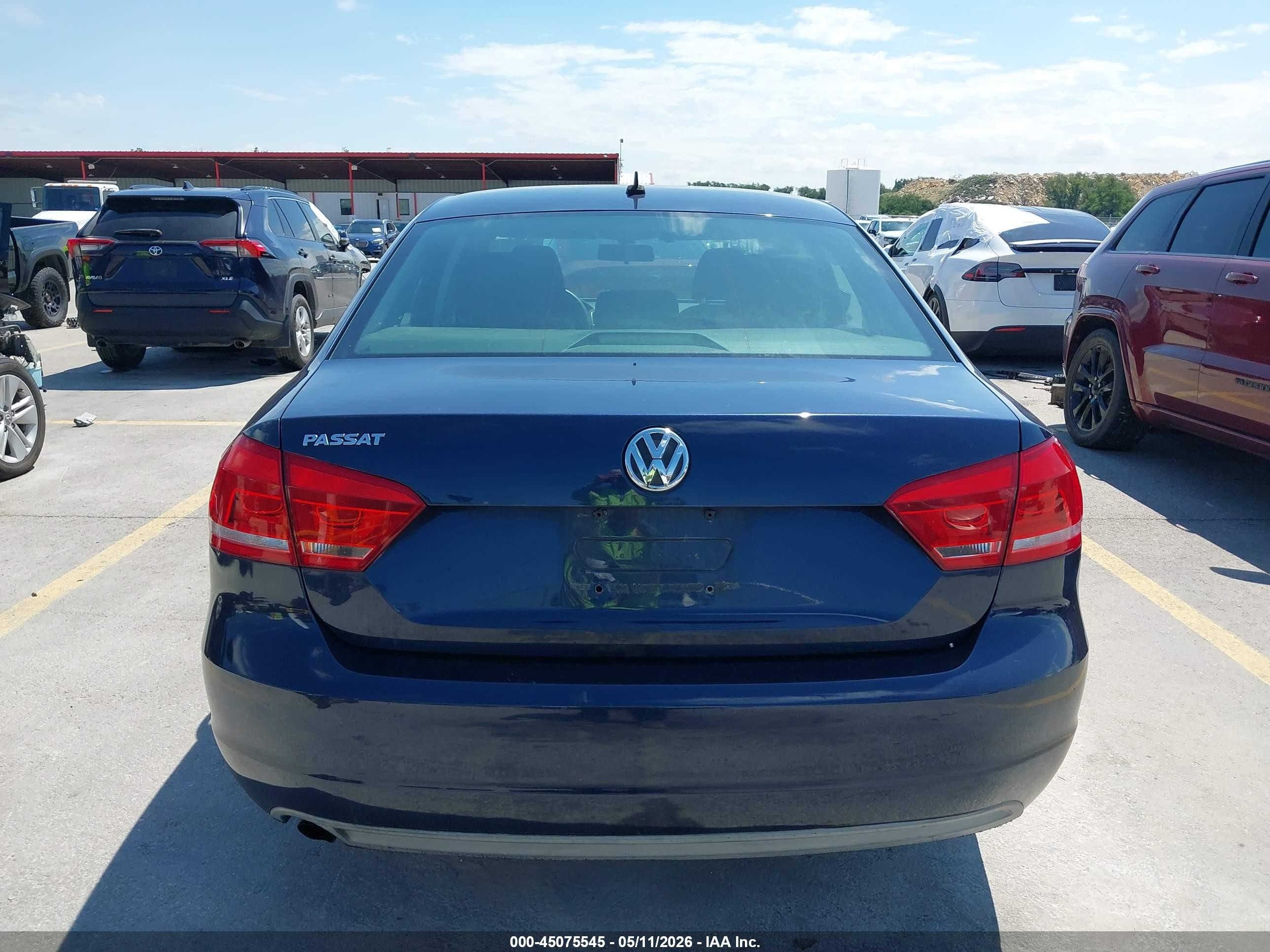 2014 Volkswagen Passat 2.5l S Dark Blue vin: 1VWAP7A30EC012315