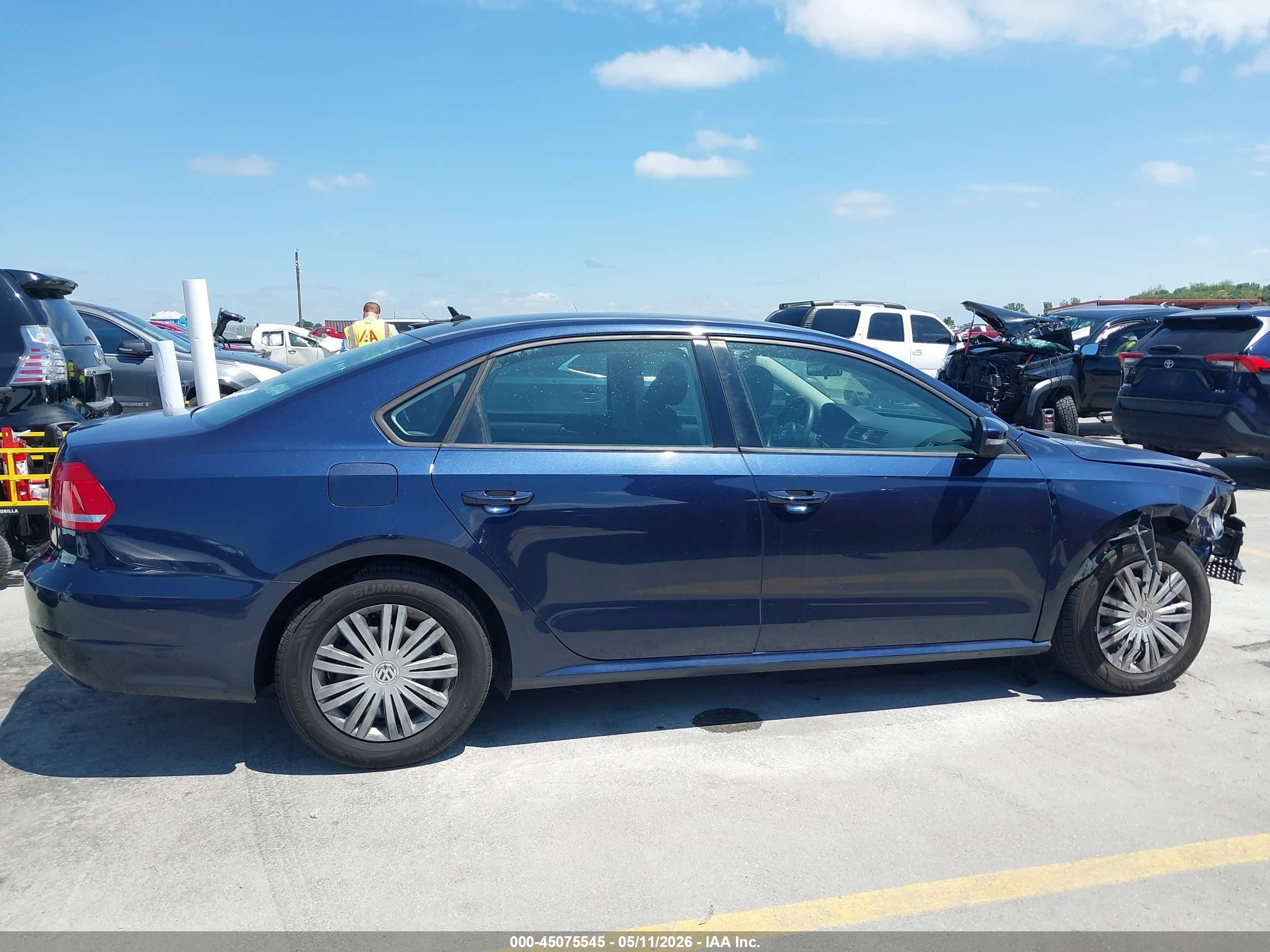 2014 Volkswagen Passat 2.5l S Dark Blue vin: 1VWAP7A30EC012315