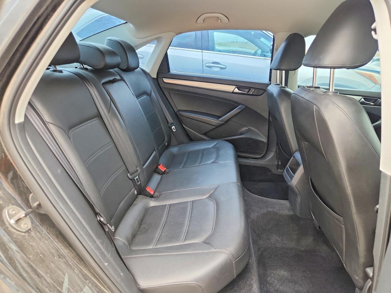 2014 Volkswagen Passat S Черный vin: 1VWAP7A30EC012668