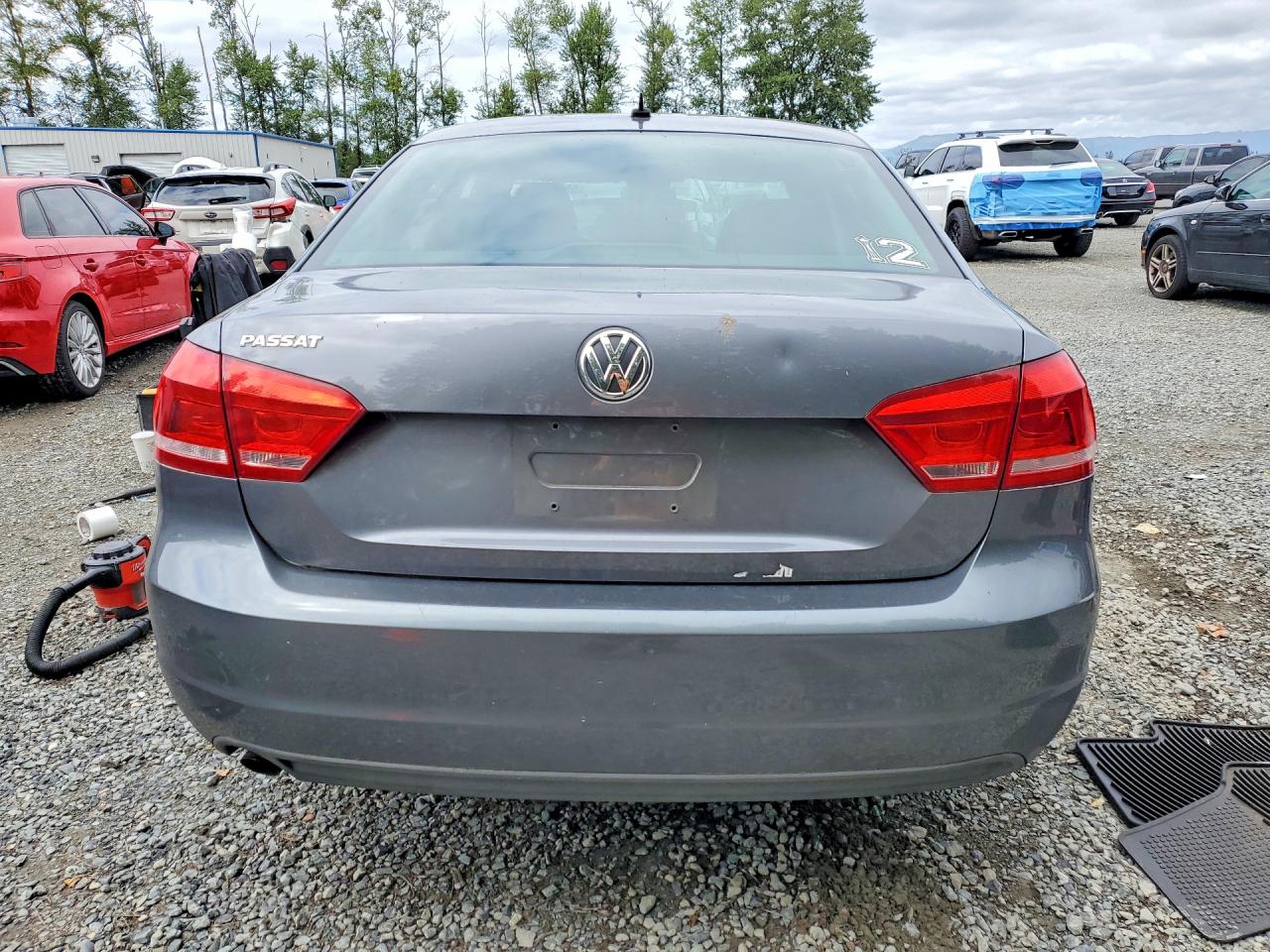 2012 Volkswagen Passat S Серый vin: 1VWAP7A31CC019982